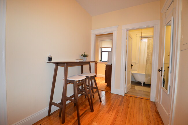 Studio bed, 1 bath apartment for rent at 15 Park Dr Unit 3A, Back Bay — photo 7 of 8