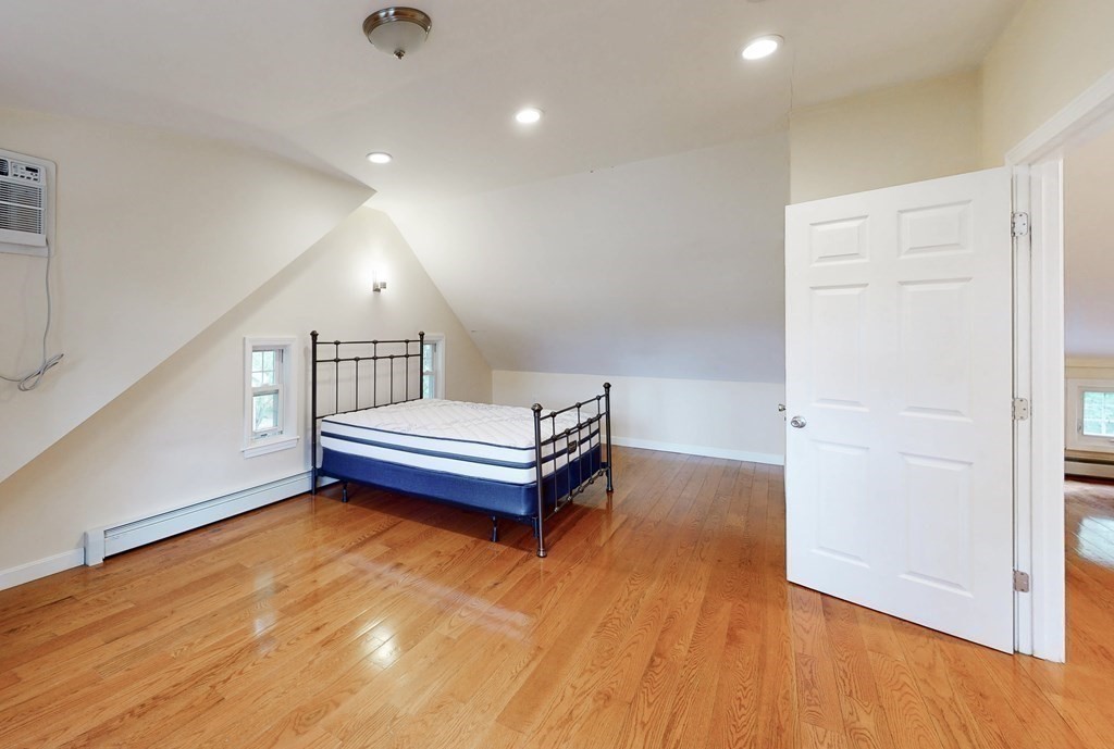 6 bed, 3.5 bath apartment for rent at 25 Adams St Unit 1, Coolidge Corner — photo 10 of 16