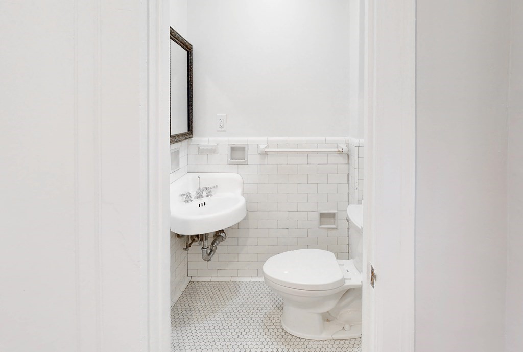 6 bed, 3.5 bath apartment for rent at 25 Adams St Unit 1, Coolidge Corner — photo 13 of 16