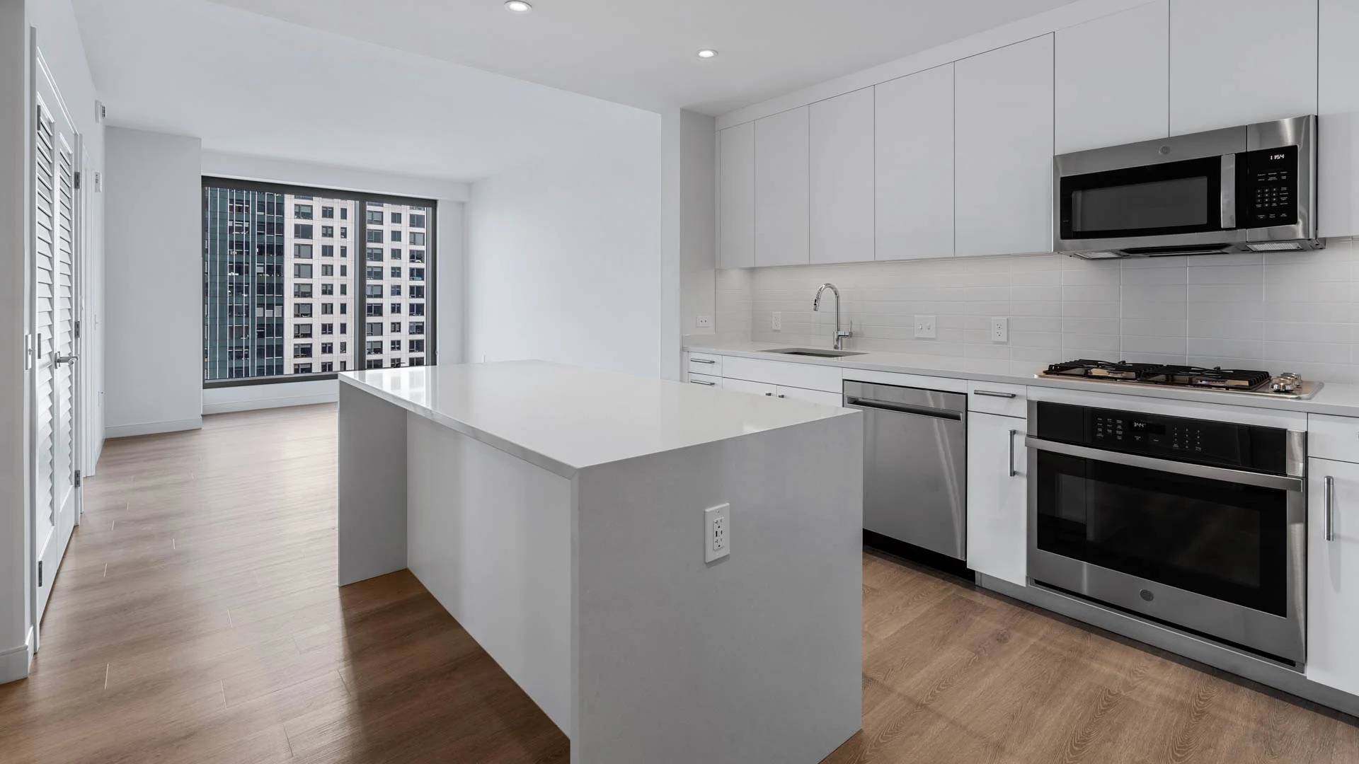 35 Lomasney Way, West End