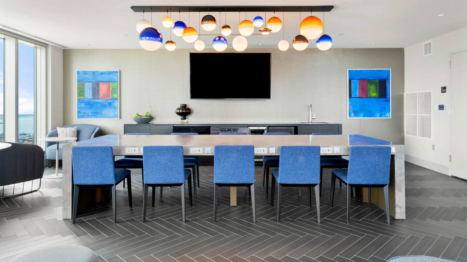 35 Lomasney Way, West End