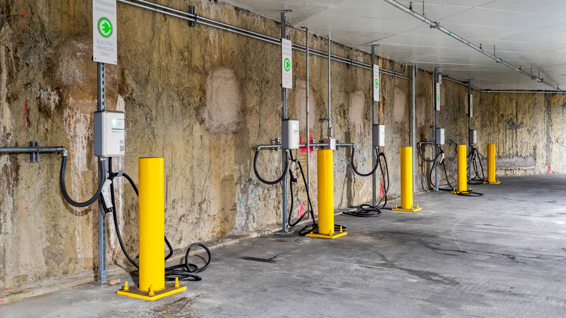 35 Lomasney Way, West End