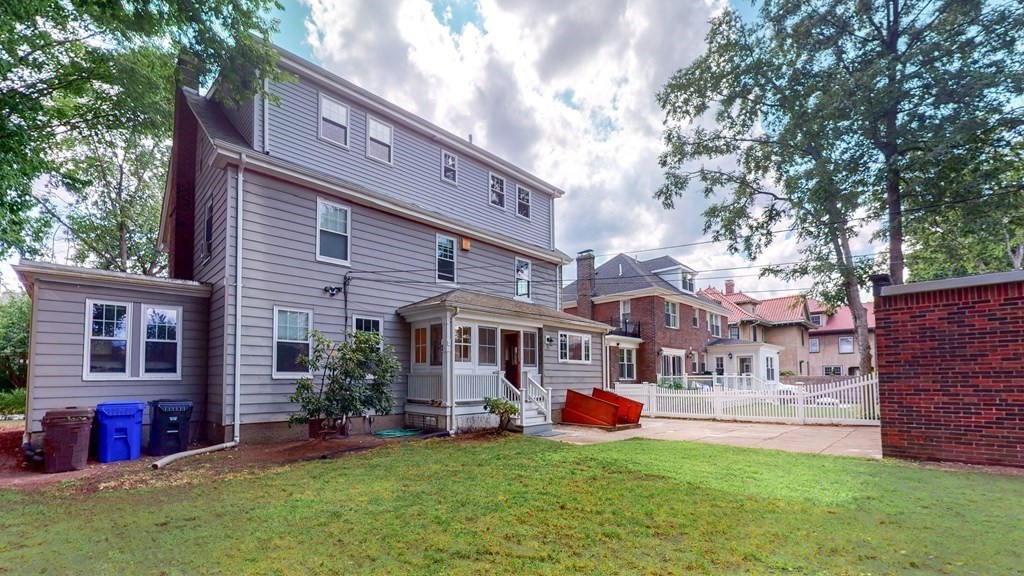 6 bed, 3.5 bath apartment for rent at 25 Adams St Unit 1, Coolidge Corner — photo 2 of 16