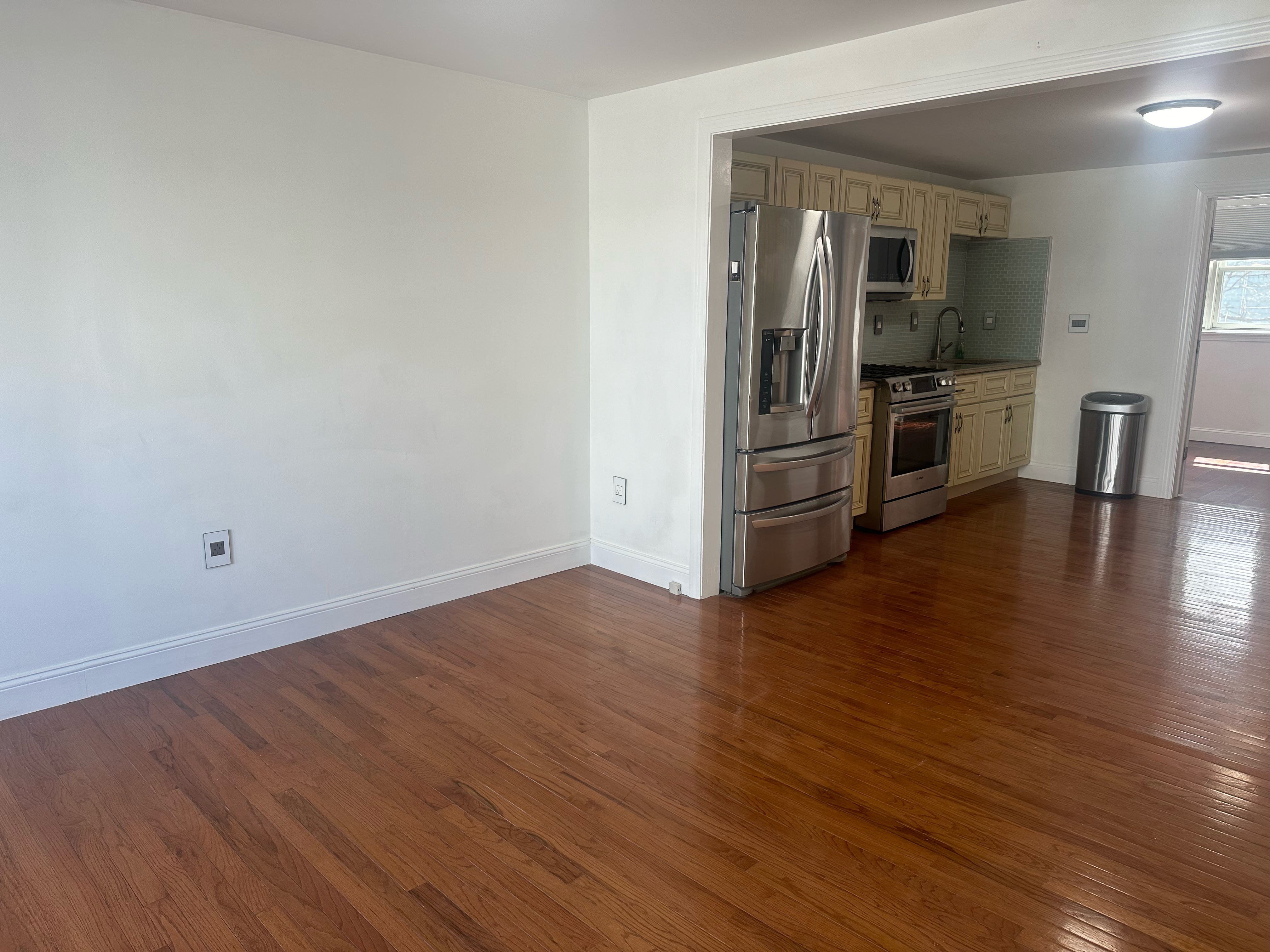 3 bed, 2 bath apartment for rent at 23 Ward St Unit 2, South Boston — photo 2 of 10