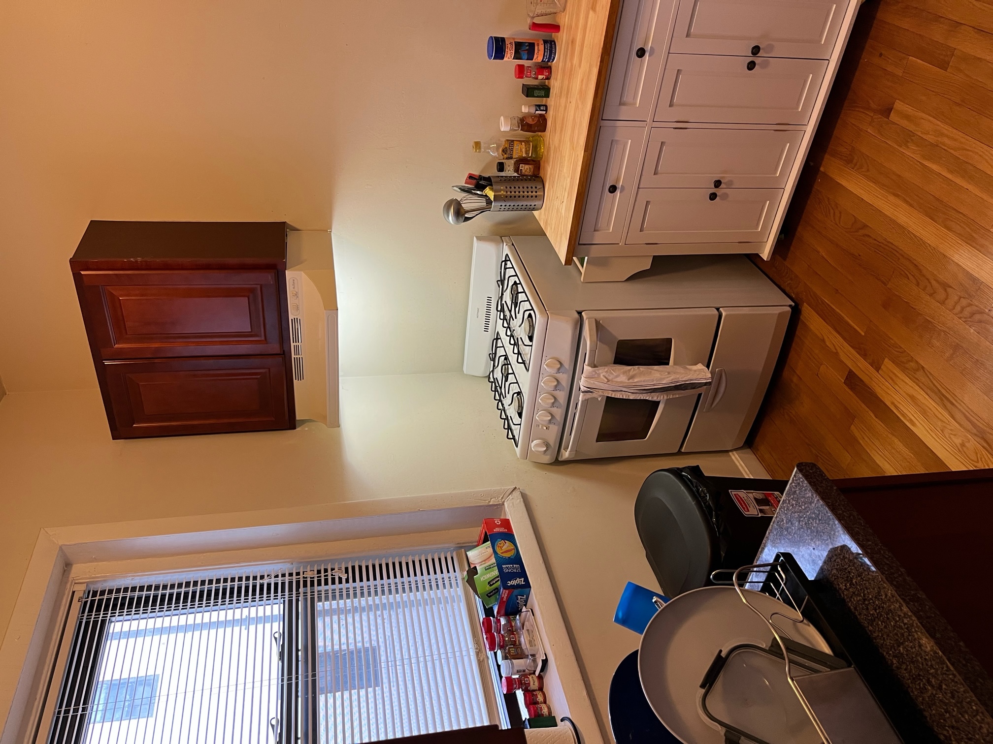 1 split bed, 1 bath apartment for rent at 27 Saint Lukes Rd Unit 6, Allston — photo 5 of 14