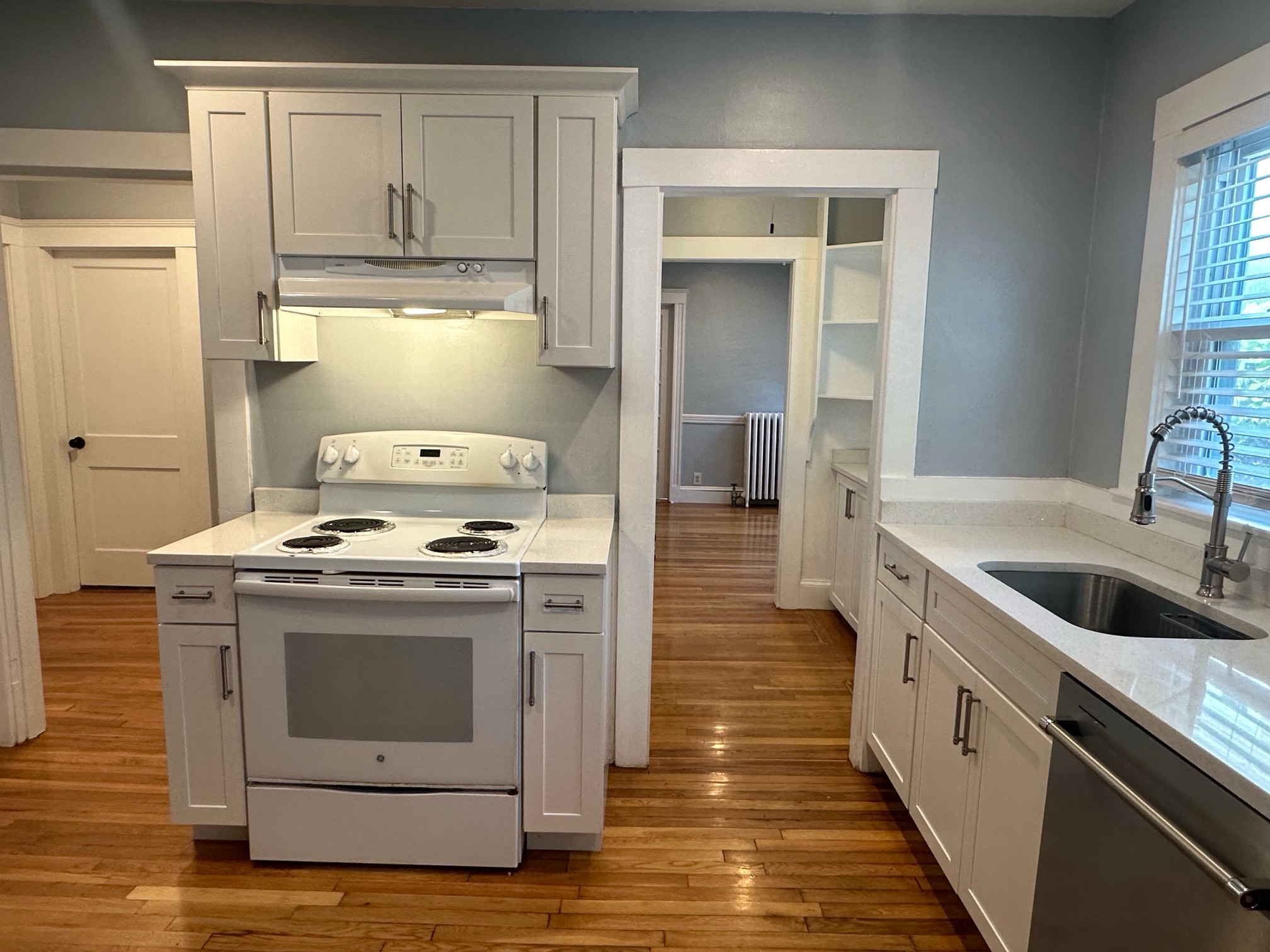 3 bed, 1 bath apartment for rent at 49 Alicia Rd Unit 1, Dorchester — photo 3 of 9