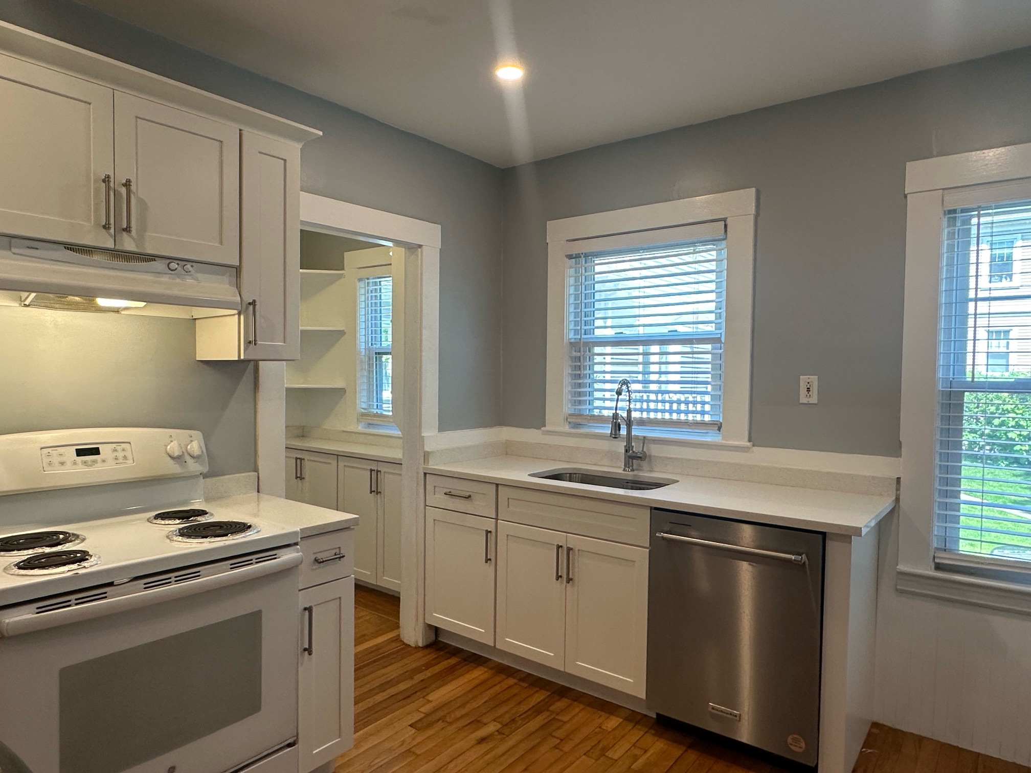 3 bed, 1 bath apartment for rent at 49 Alicia Rd Unit 1, Dorchester — photo 2 of 9