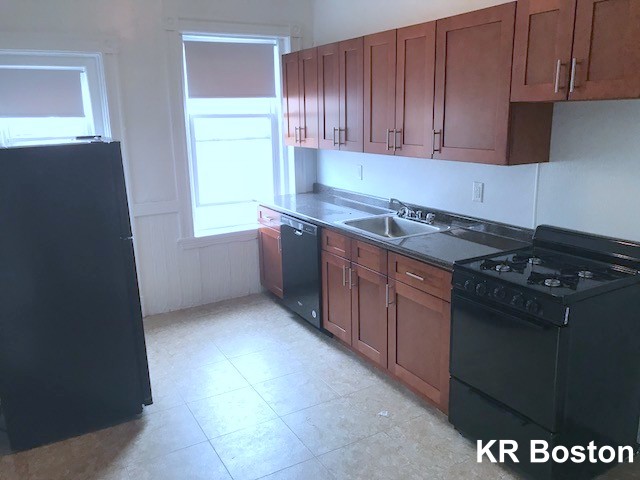3 bed, 1 bath apartment for rent at 8 Mount Hood Rd Unit AptB, Brighton — photo 1 of 7