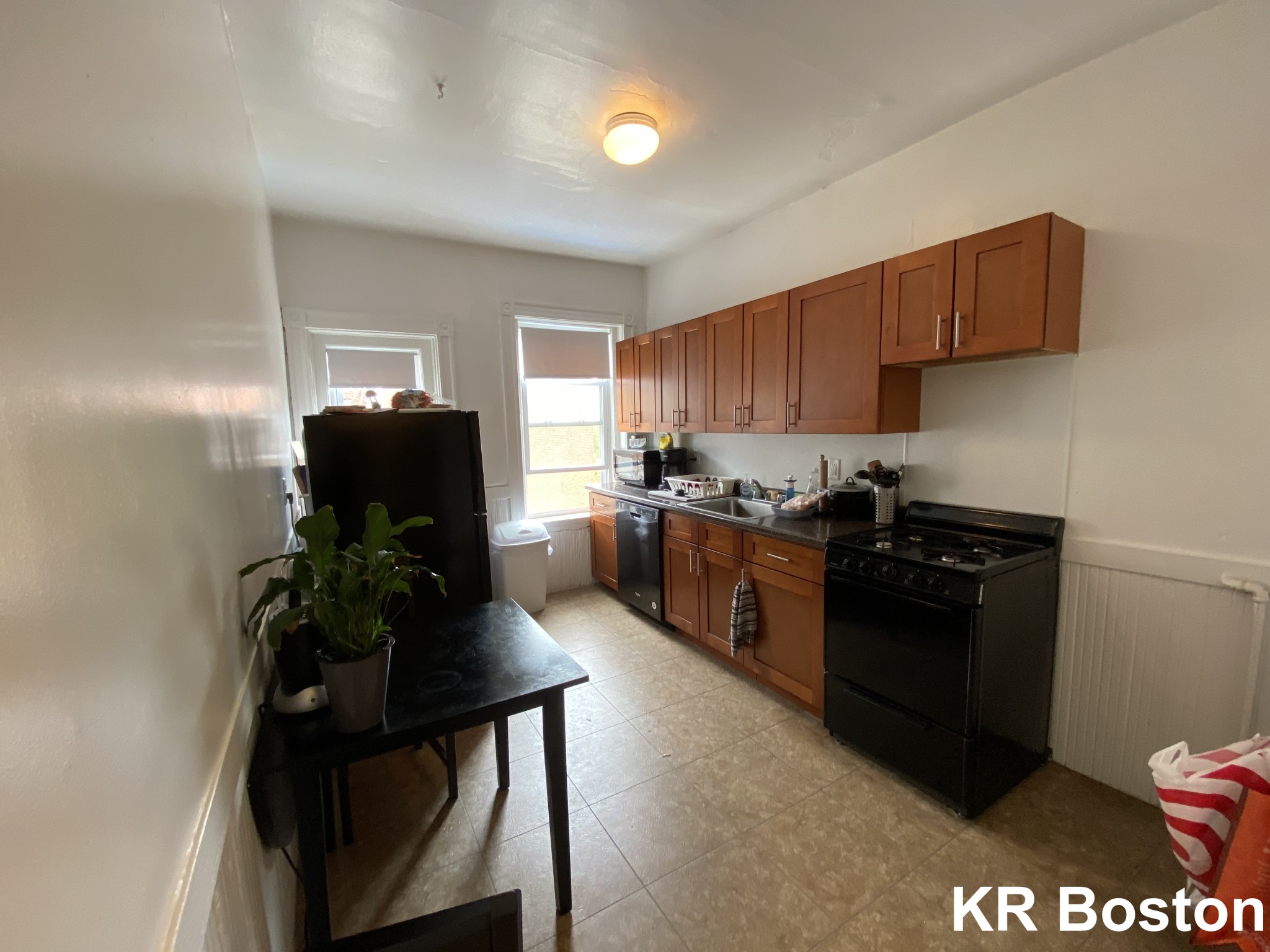 3 bed, 1 bath apartment for rent at 8 Mount Hood Rd Unit AptB, Brighton — photo 2 of 7