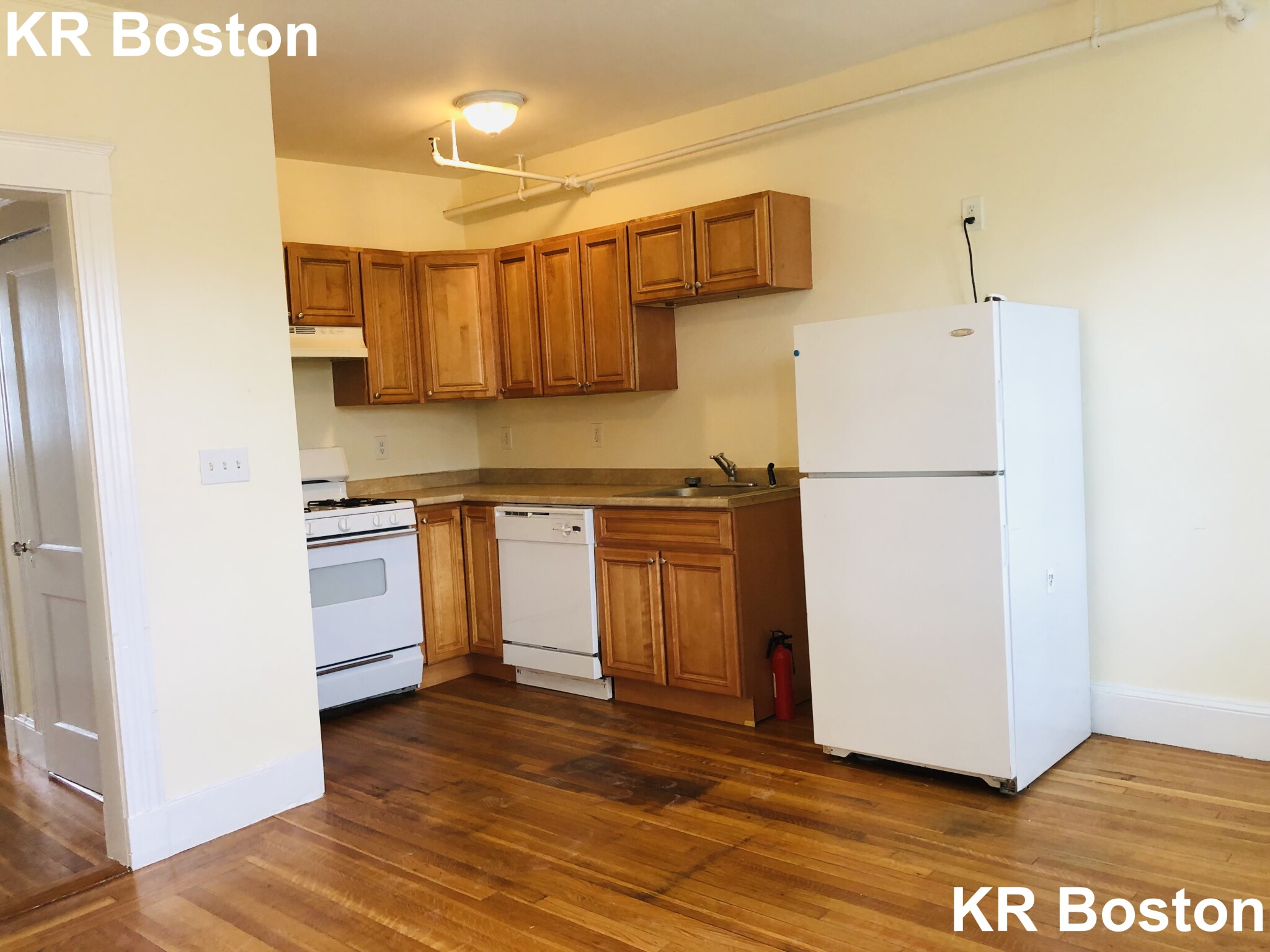 1 split bed, 1 bath apartment for rent at 1455 Commonwealth Ave Unit 9, Brighton — photo 3 of 9