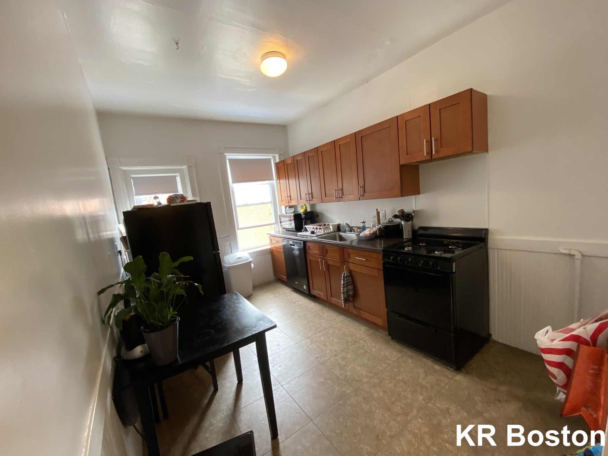 3 bed, 1 bath apartment for rent at 7 Mount Hood Rd Unit Aptb, Brighton — photo 3 of 7