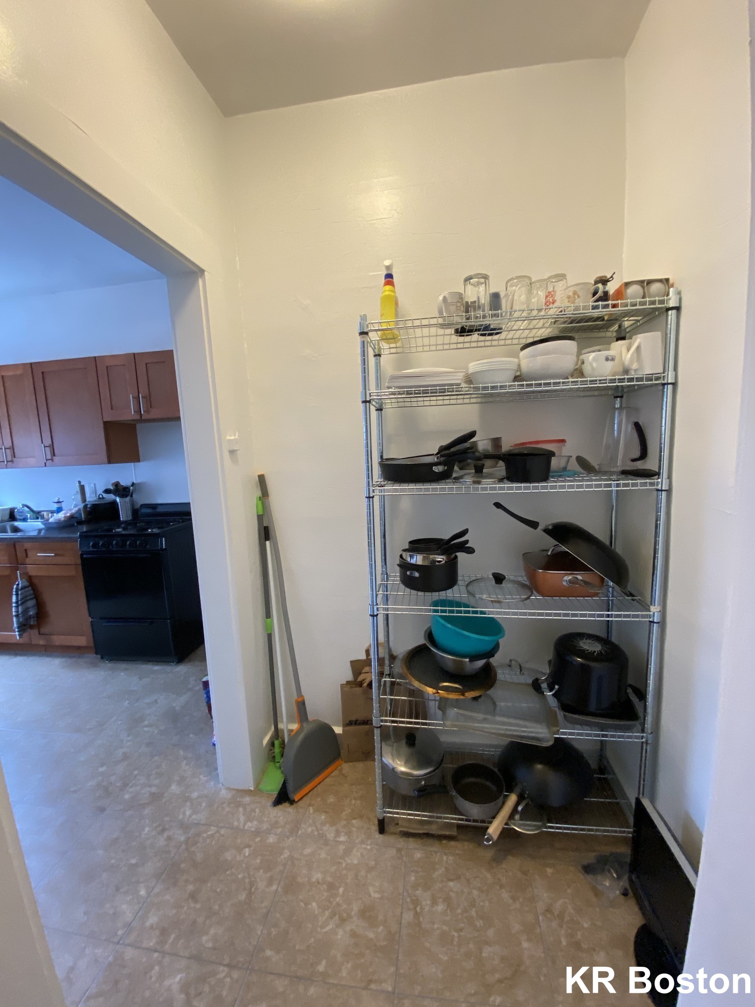3 bed, 1 bath apartment for rent at 7 Mount Hood Rd Unit Aptb, Brighton — photo 4 of 7