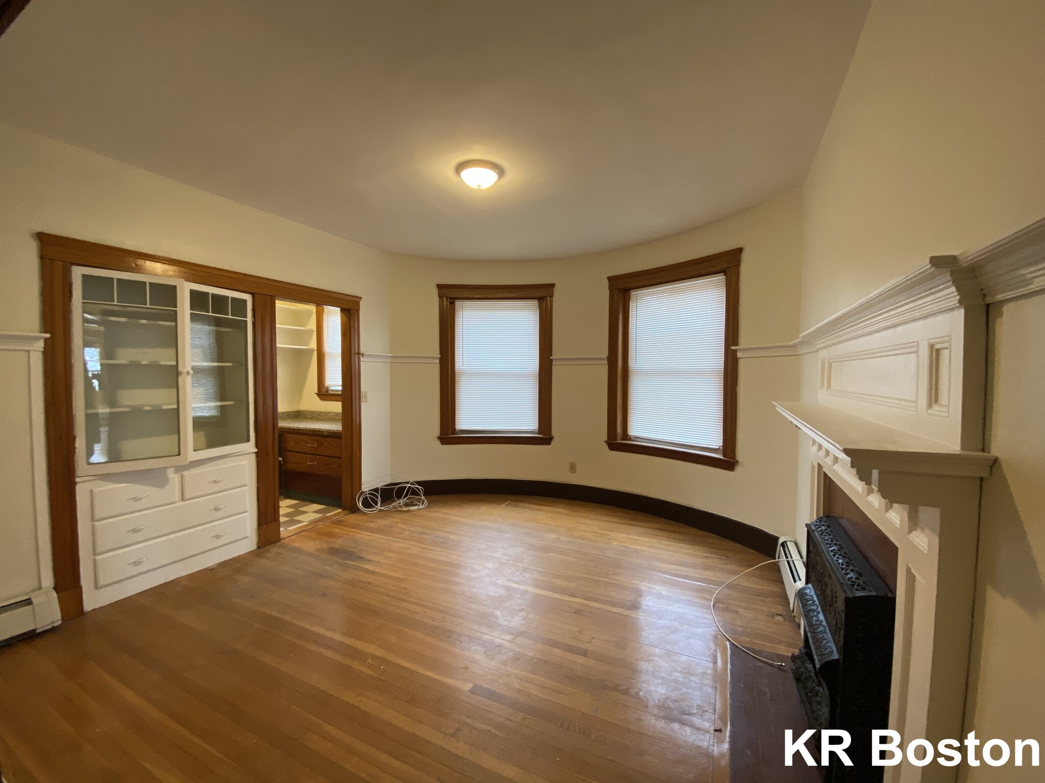 3 bed, 1.5 bath apartment for rent at 129 Glenville Ave Unit B, Allston — photo 4 of 13