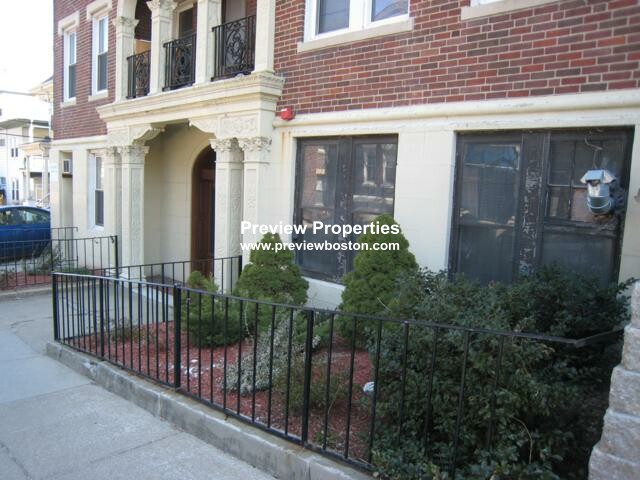 2 bed, 1 bath apartment for rent at 28 Quint Ave Unit 21, Allston — photo 3 of 4