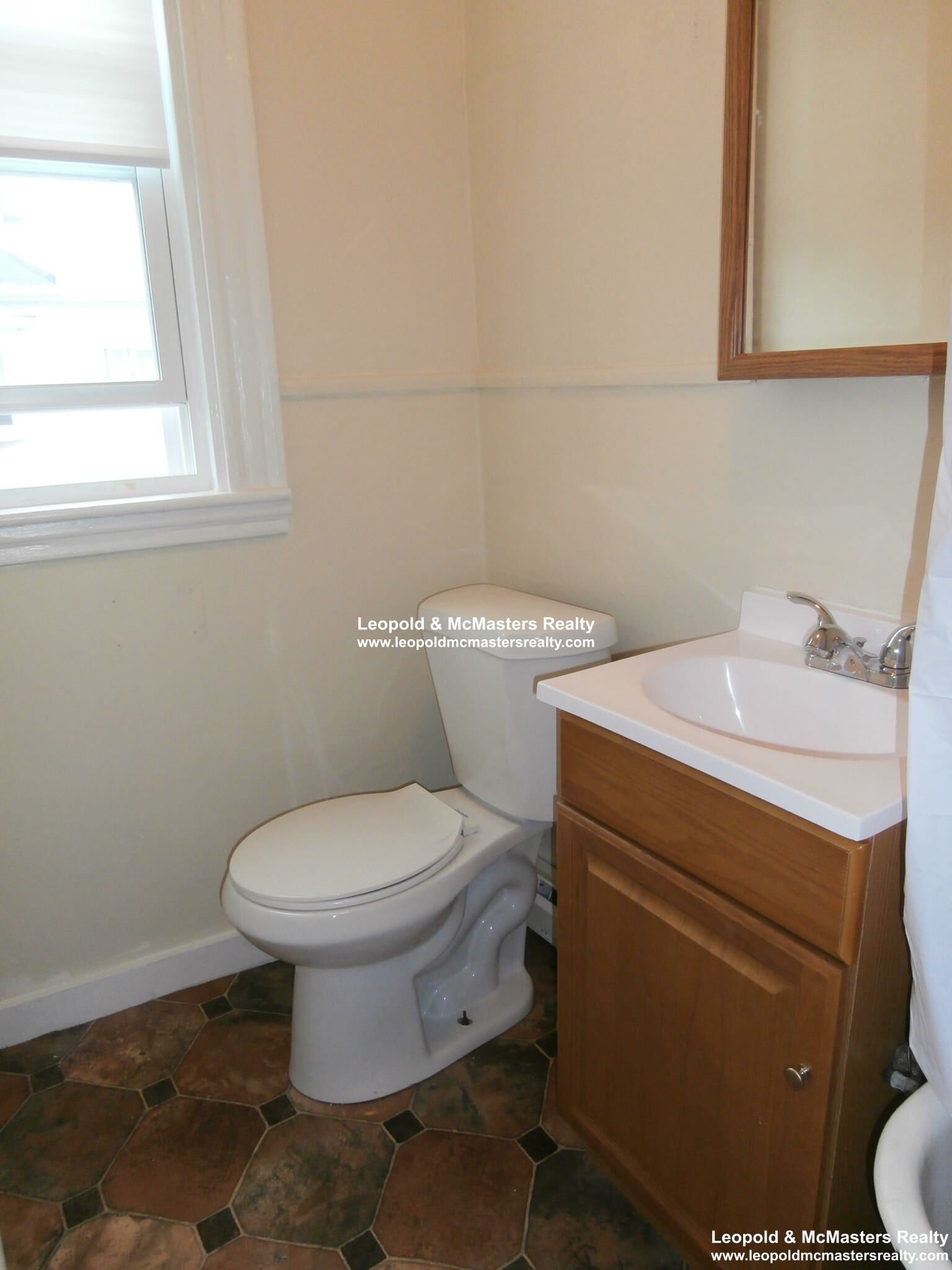 2 bed, 1 bath apartment for rent at 12 14 Walnut Pl Unit 3, Revere — photo 7 of 13