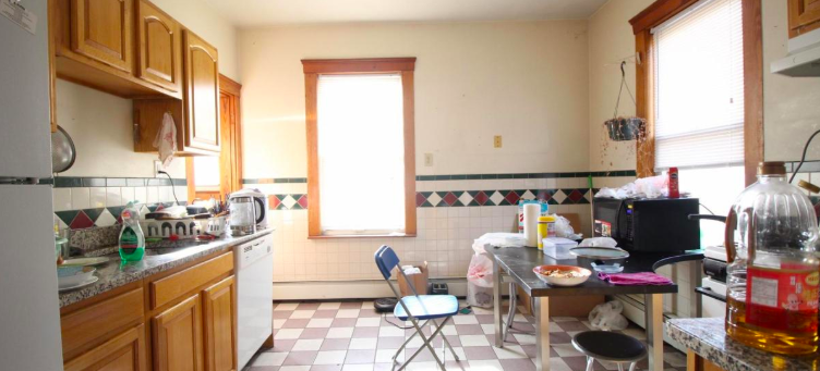 3 bed, 1.5 bath apartment for rent at 131 Glenville Ave Unit B, Allston — photo 4 of 10