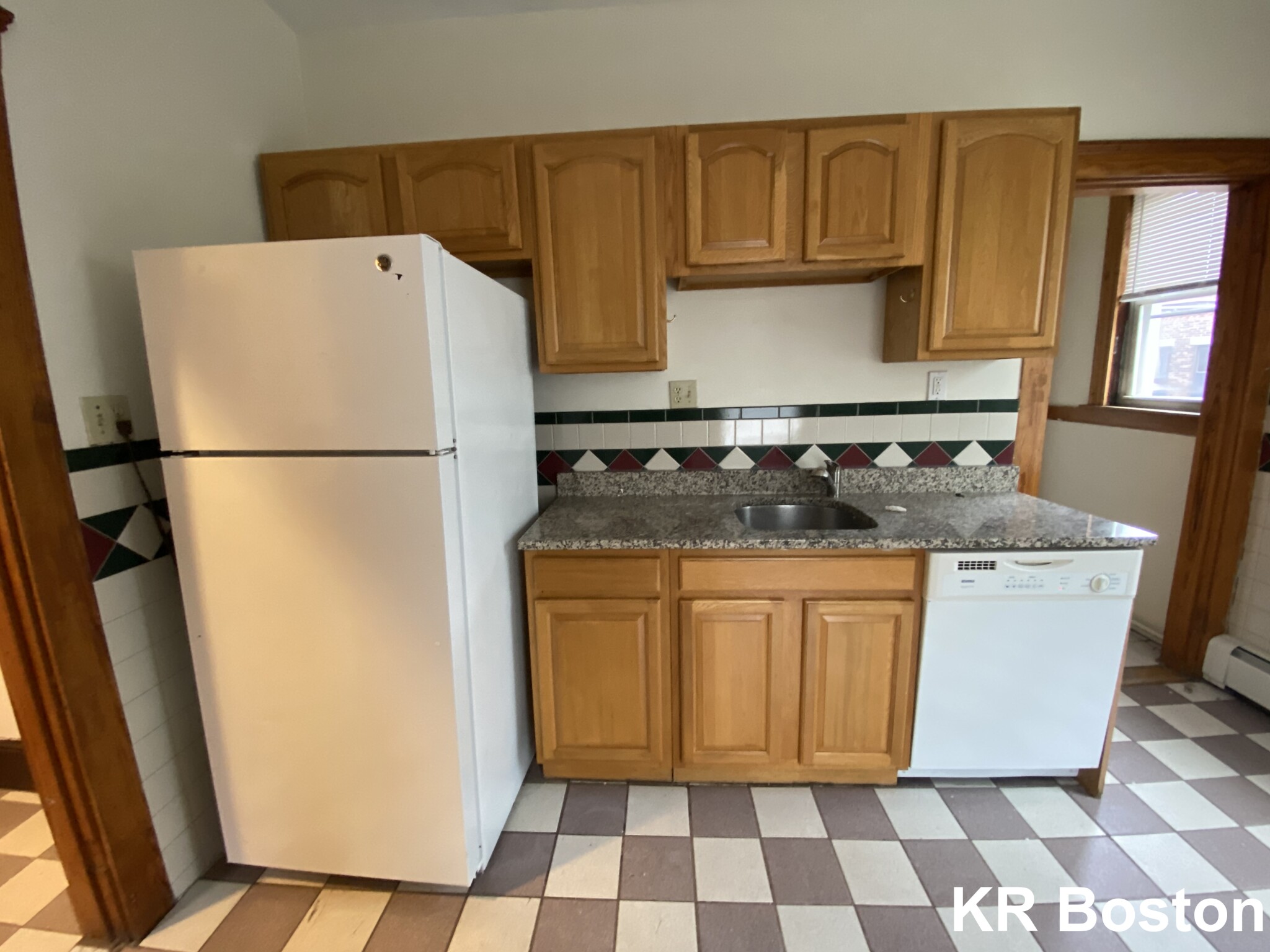 3 bed, 1.5 bath apartment for rent at 128 Glenville Ave Unit B, Allston — photo 6 of 13
