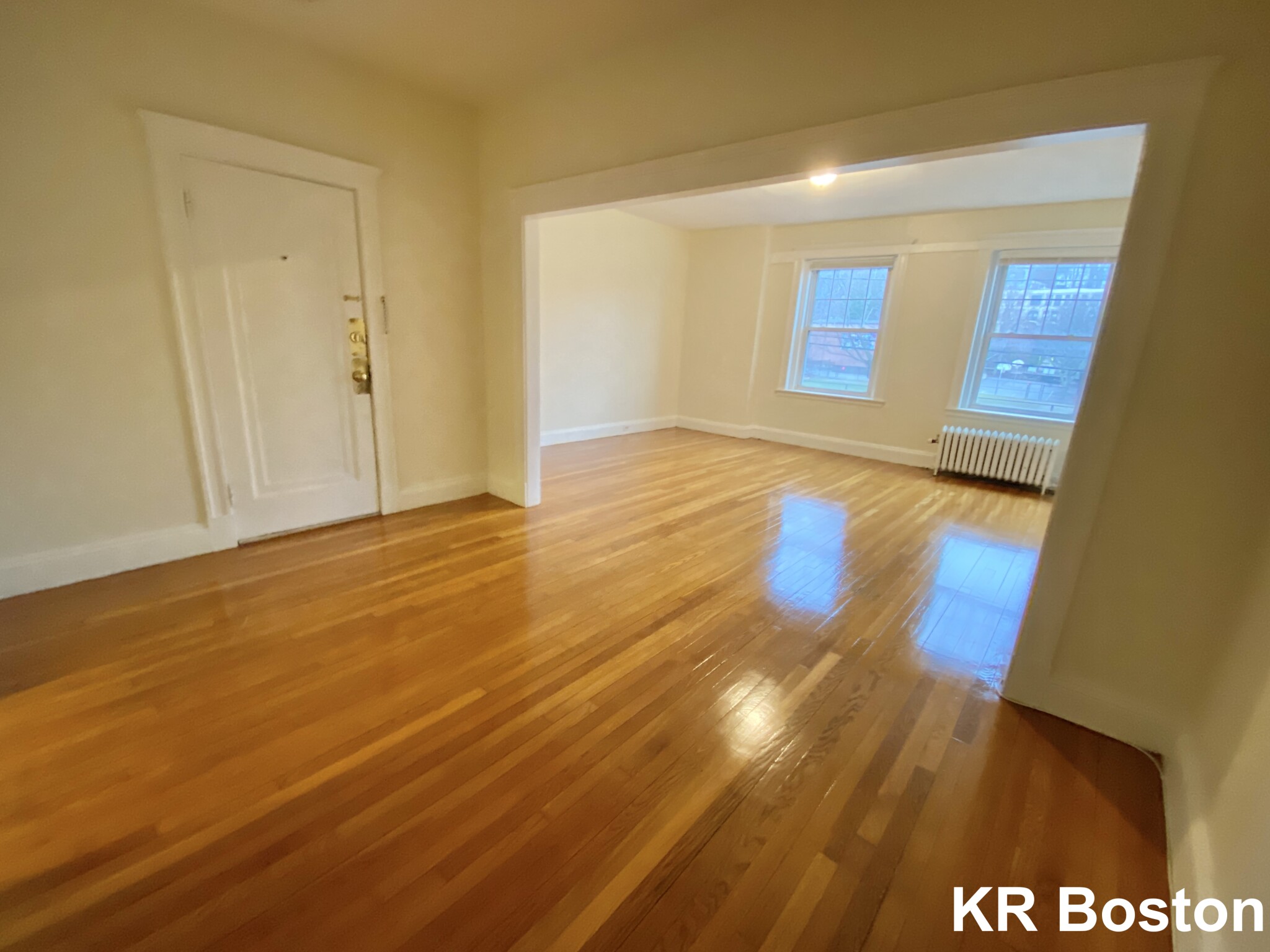 4 bed, 2 bath apartment for rent at 725 Washington St Unit 1, Chestnut Hill — photo 1 of 9