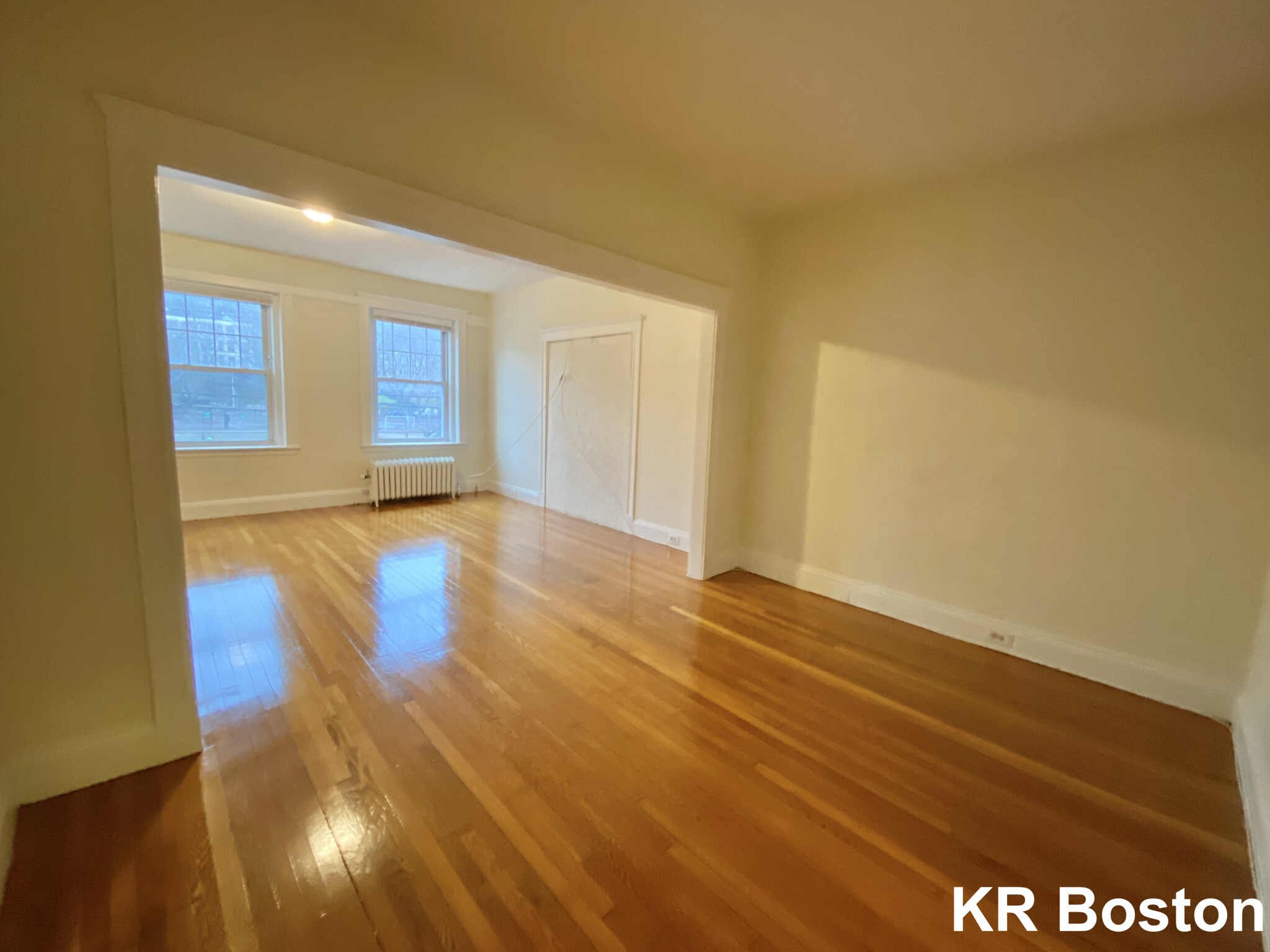 4 bed, 2 bath apartment for rent at 725 Washington St Unit 1, Chestnut Hill — photo 2 of 9