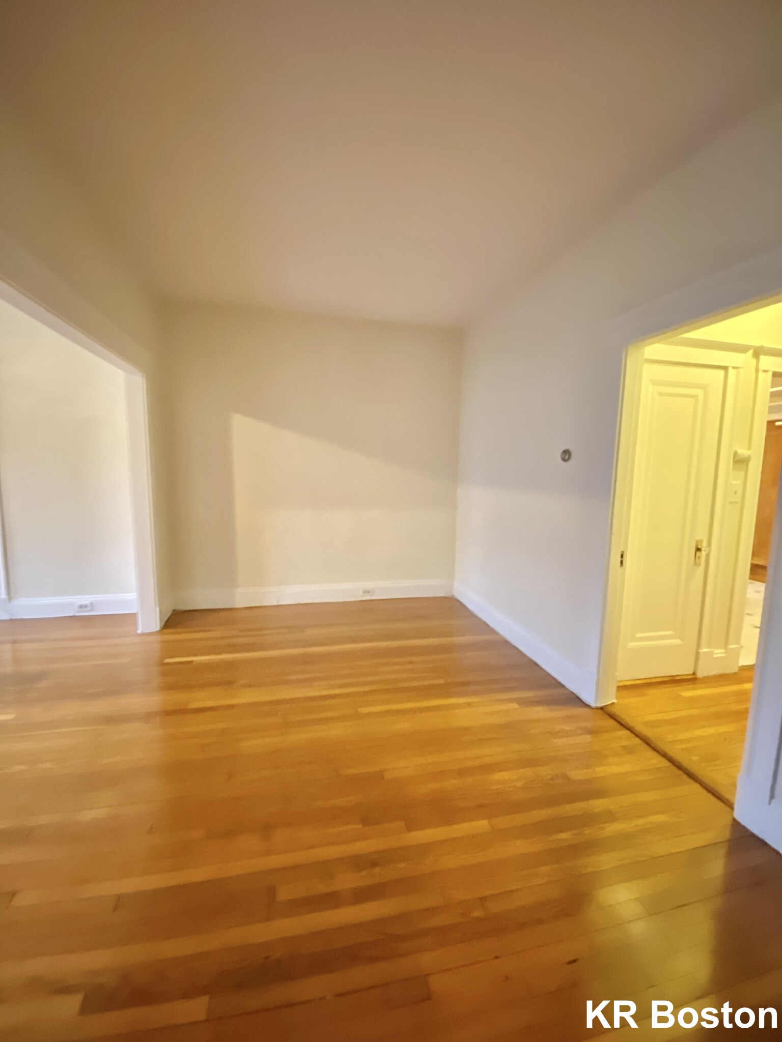 4 bed, 2 bath apartment for rent at 725 Washington St Unit 1, Chestnut Hill — photo 3 of 9