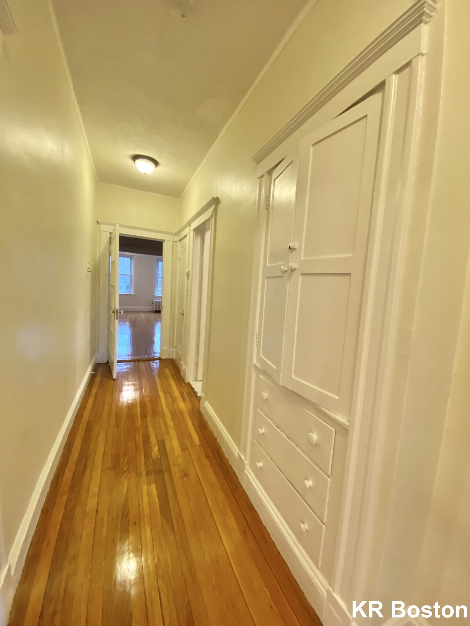 4 bed, 2 bath apartment for rent at 725 Washington St Unit 1, Chestnut Hill — photo 4 of 9