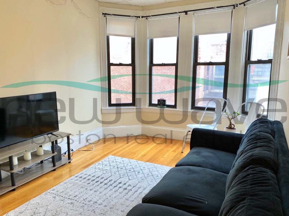 3 bed, 1 bath apartment for rent at 826 Huntington Ave Unit 3, Mission Hill — photo 3 of 10