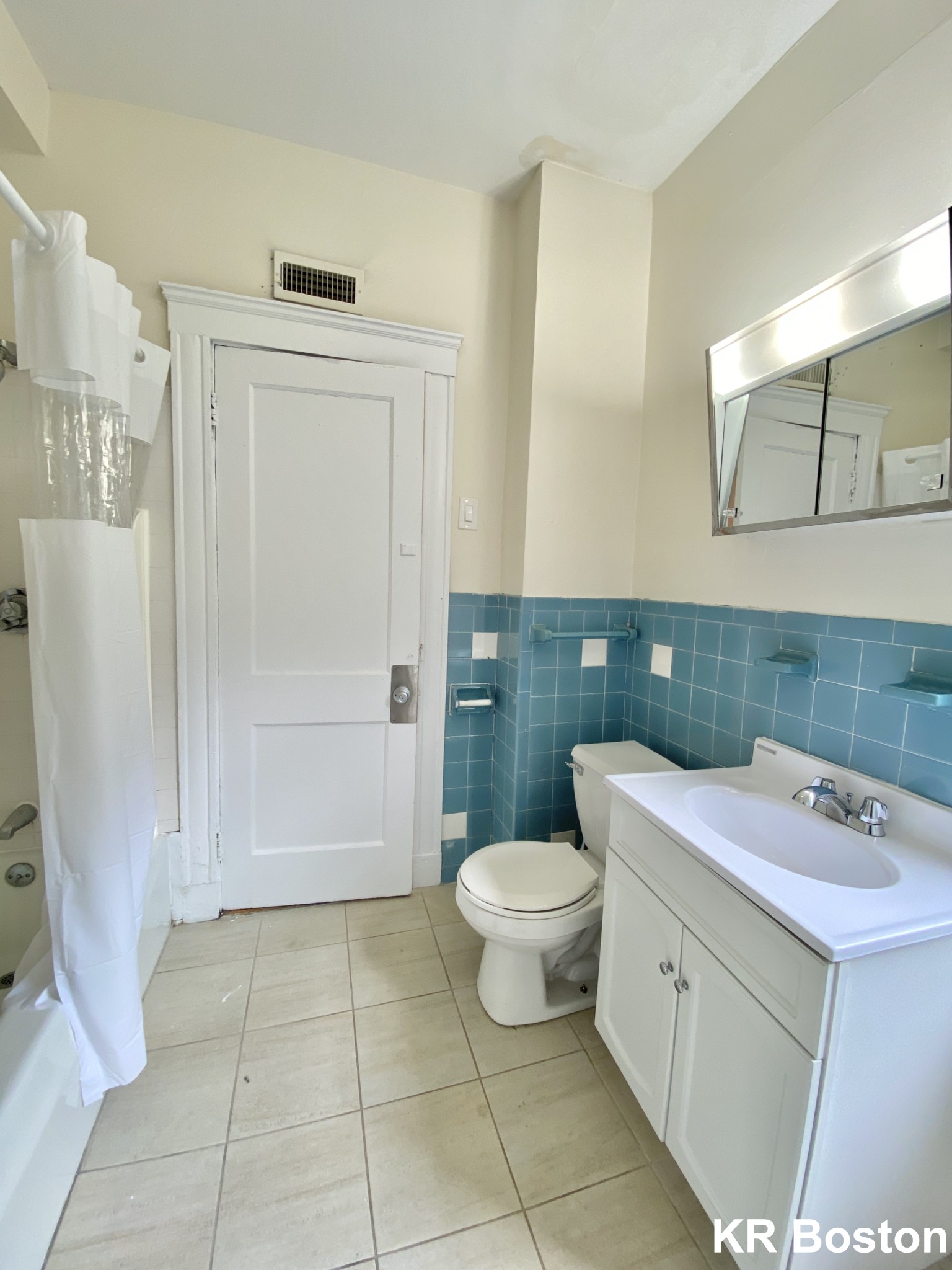 4 bed, 2 bath apartment for rent at 20 Hamilton Rd Unit 1, Coolidge Corner — photo 6 of 11