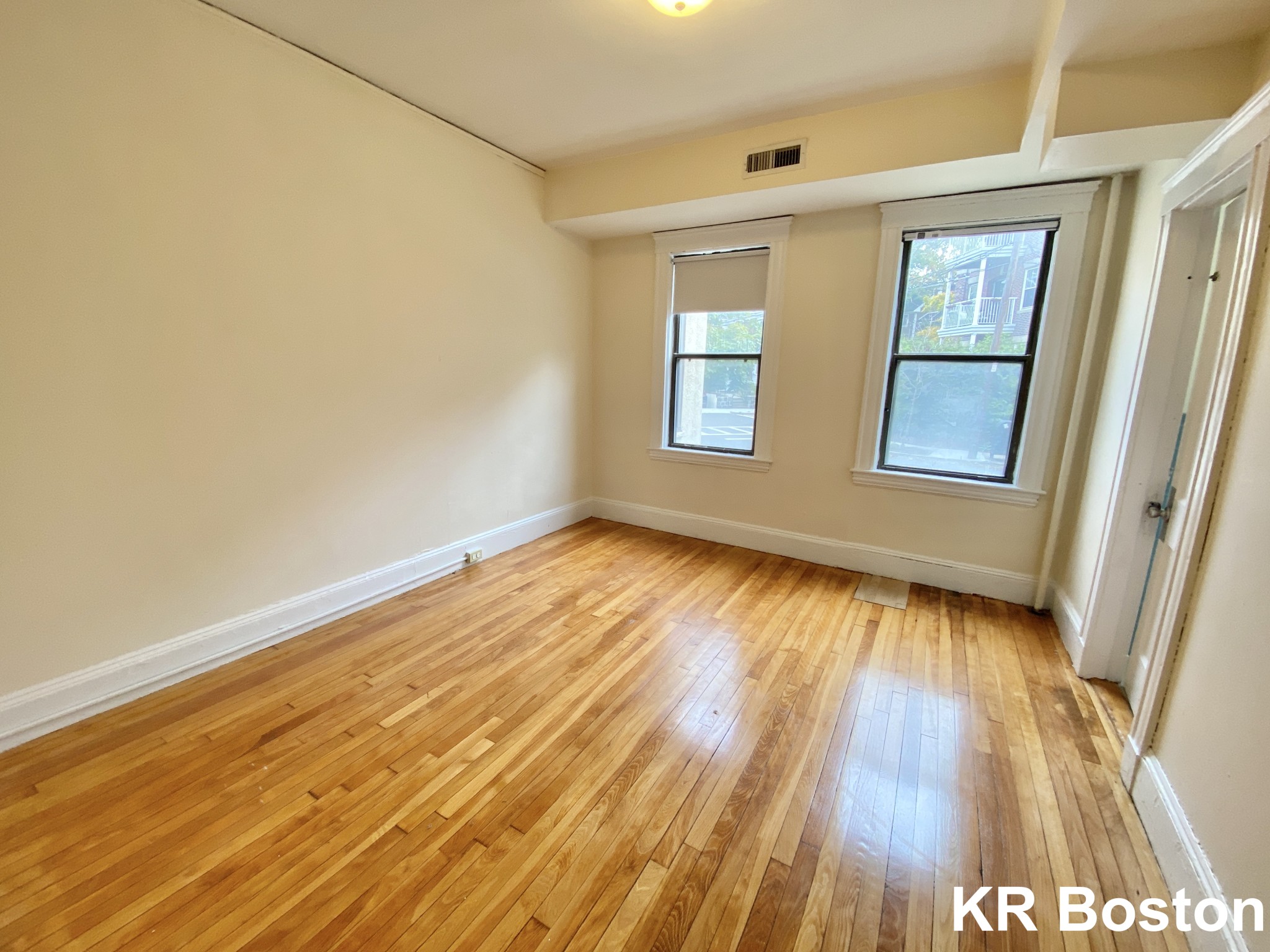 4 bed, 2 bath apartment for rent at 23 Hamilton Rd Unit 1, Coolidge Corner — photo 7 of 11