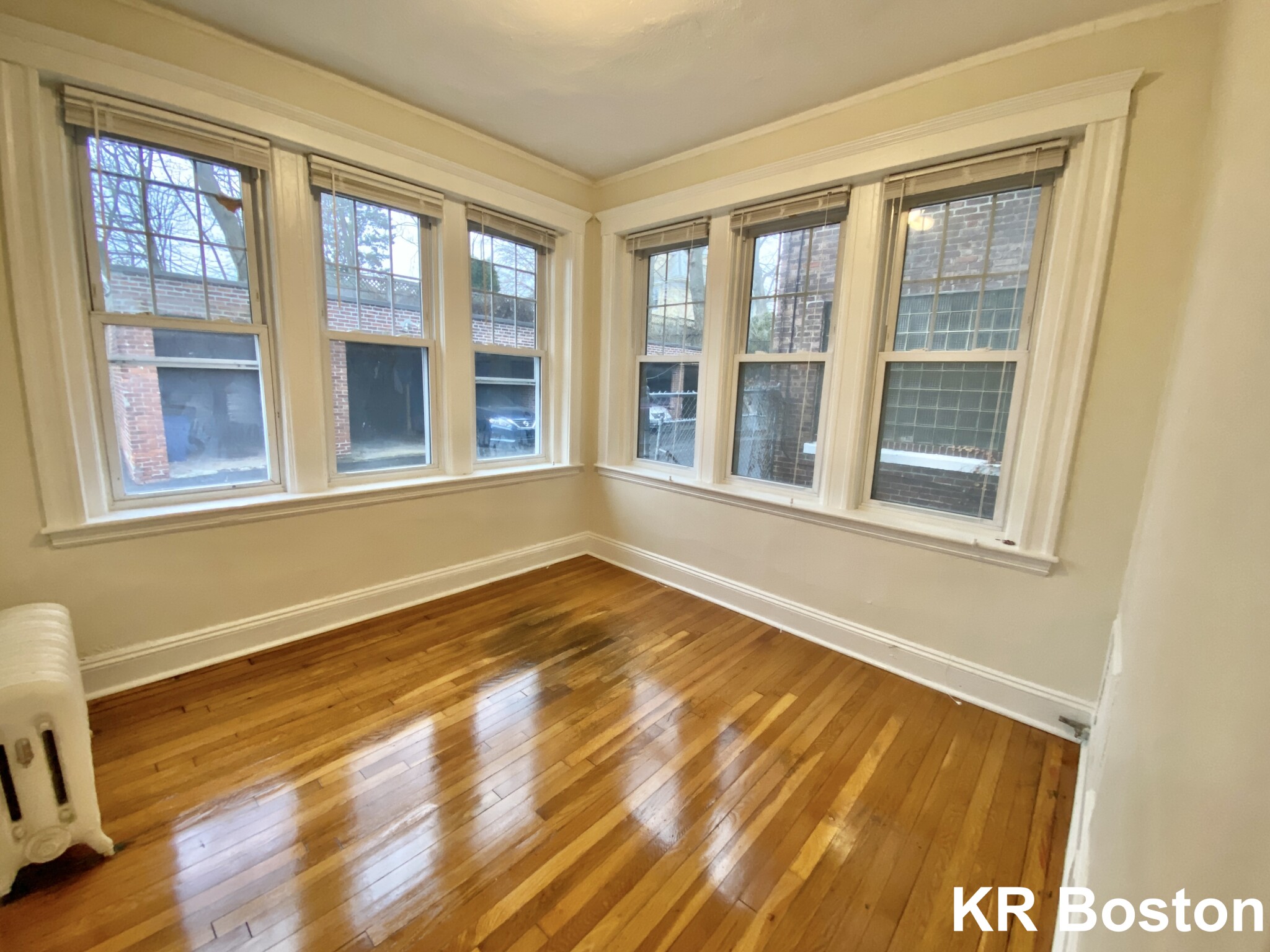 4 bed, 2 bath apartment for rent at 719 Washington St Unit 1, Washington Square — photo 2 of 11