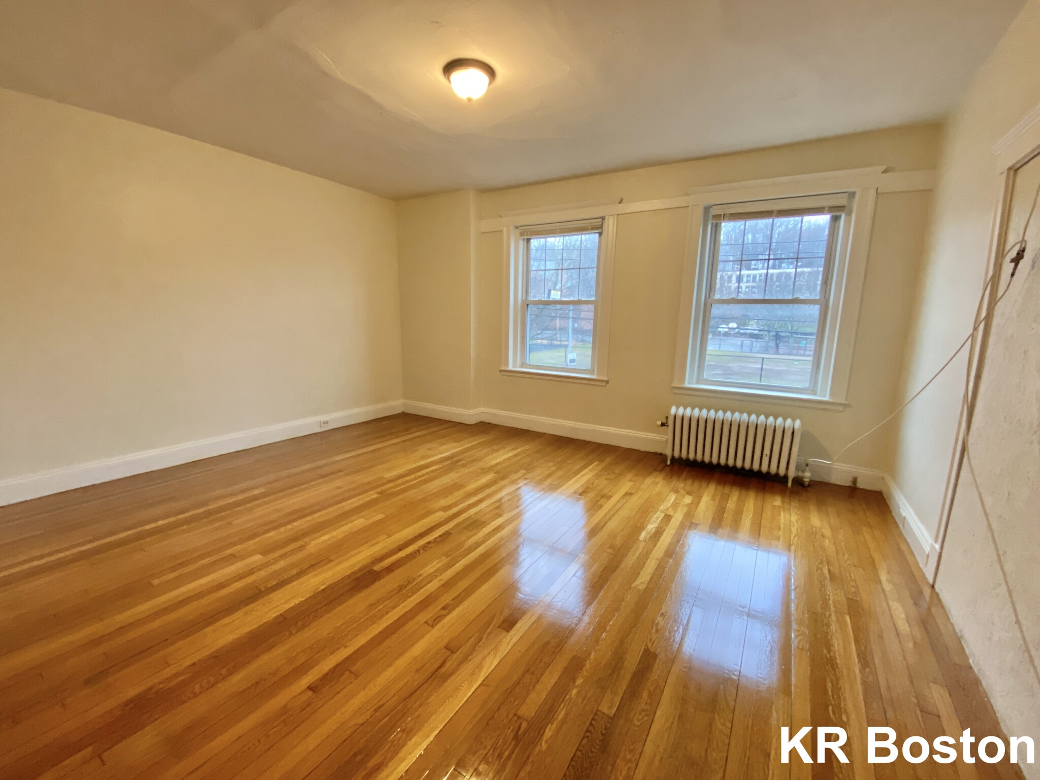 4 bed, 2 bath apartment for rent at 719 Washington St Unit 1, Washington Square — photo 3 of 11