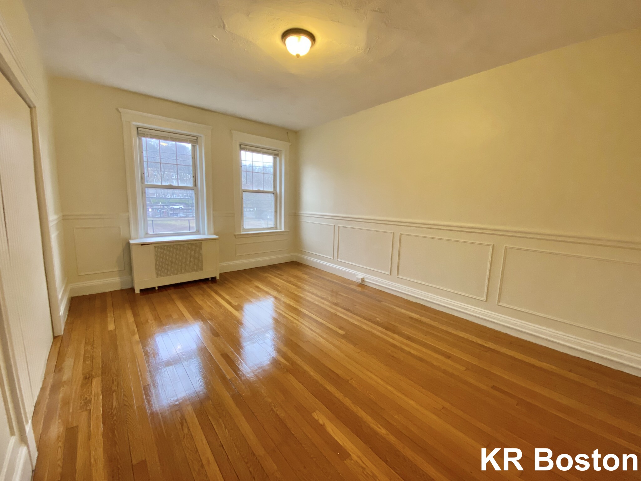 4 bed, 2 bath apartment for rent at 719 Washington St Unit 1, Washington Square — photo 4 of 11