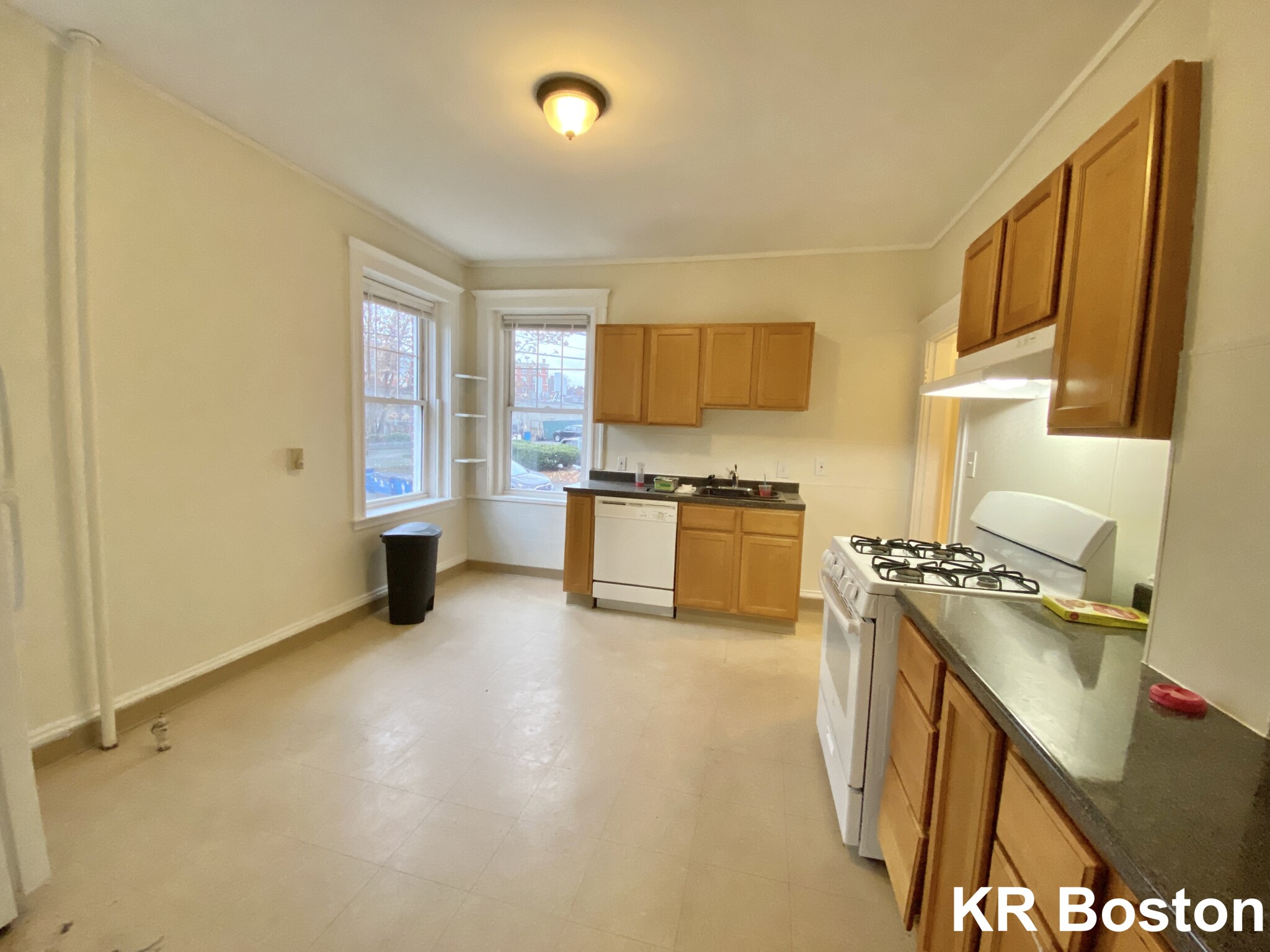 4 bed, 2 bath apartment for rent at 719 Washington St Unit 1, Washington Square — photo 7 of 11