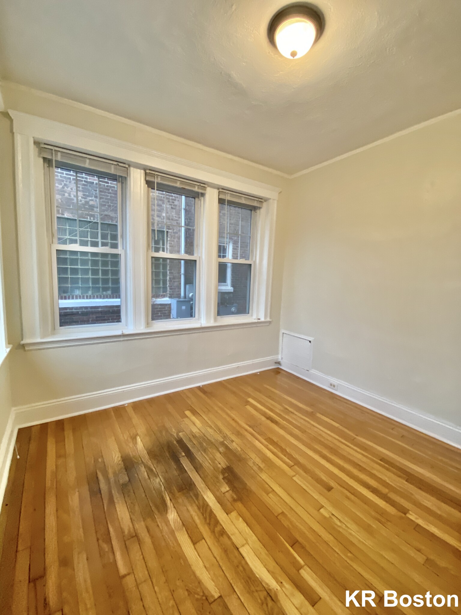 4 bed, 2 bath apartment for rent at 719 Washington St Unit 1, Washington Square — photo 8 of 11