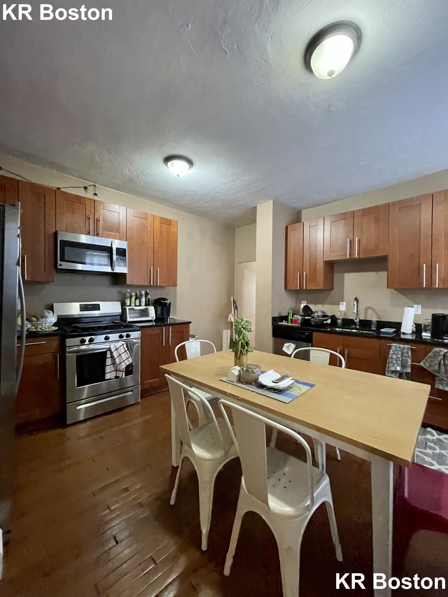 5 bed, 2 bath apartment for rent at 6 Glenville Ave Unit 3, Allston — photo 2 of 5