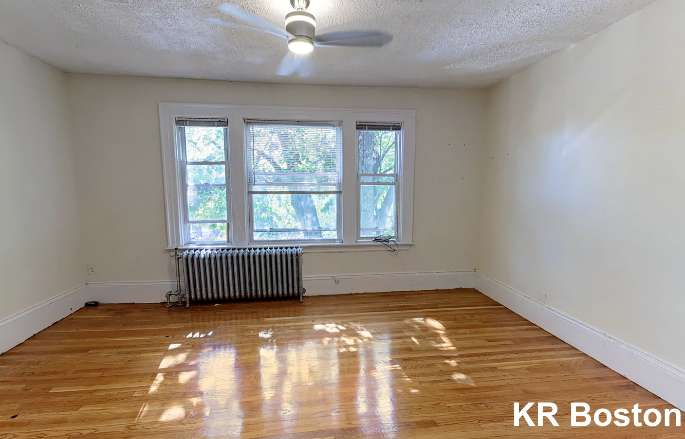 7 bed, 2 bath apartment for rent at 1782 Commonwealth Ave Unit 2, Brighton — photo 2 of 11