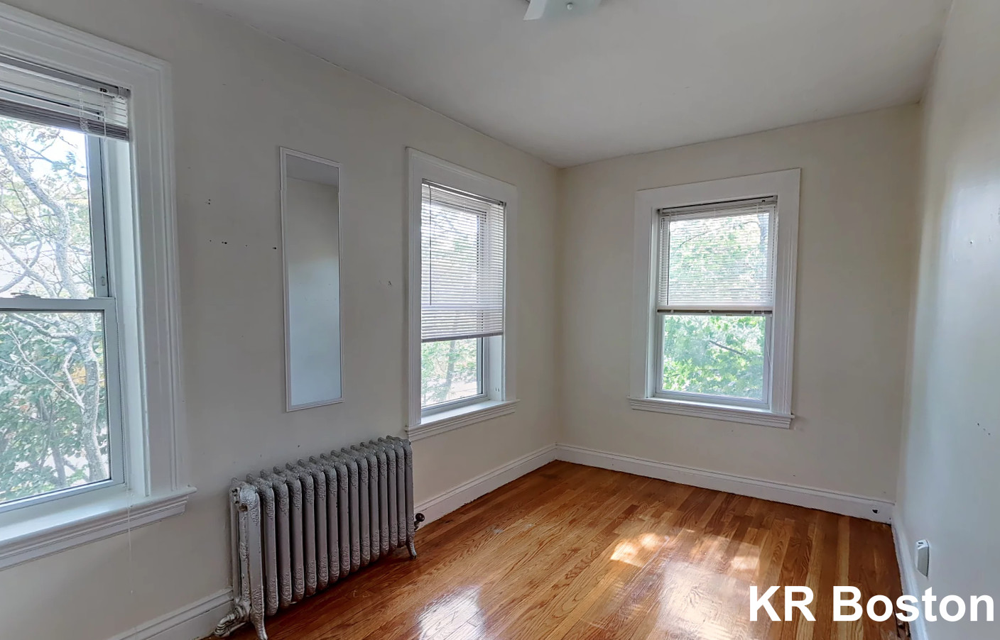 7 bed, 2 bath apartment for rent at 1782 Commonwealth Ave Unit 2, Brighton — photo 4 of 11