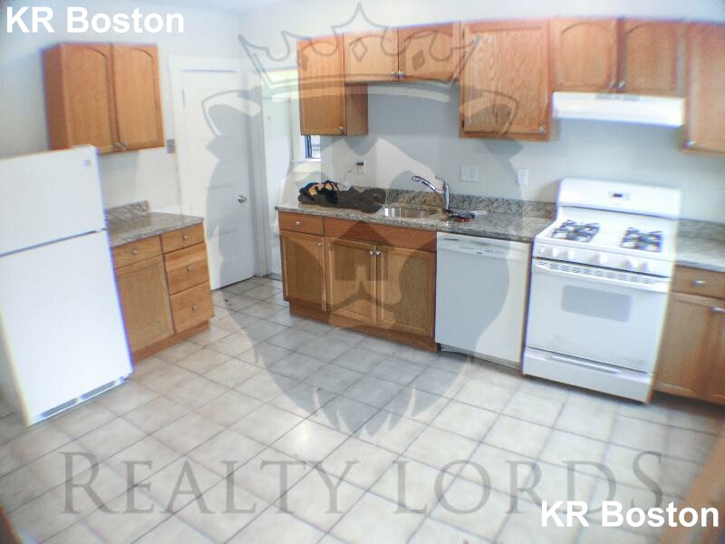 6 bed, 2.5 bath apartment for rent at 34 Quint Ave Unit 0, Allston — photo 1 of 10