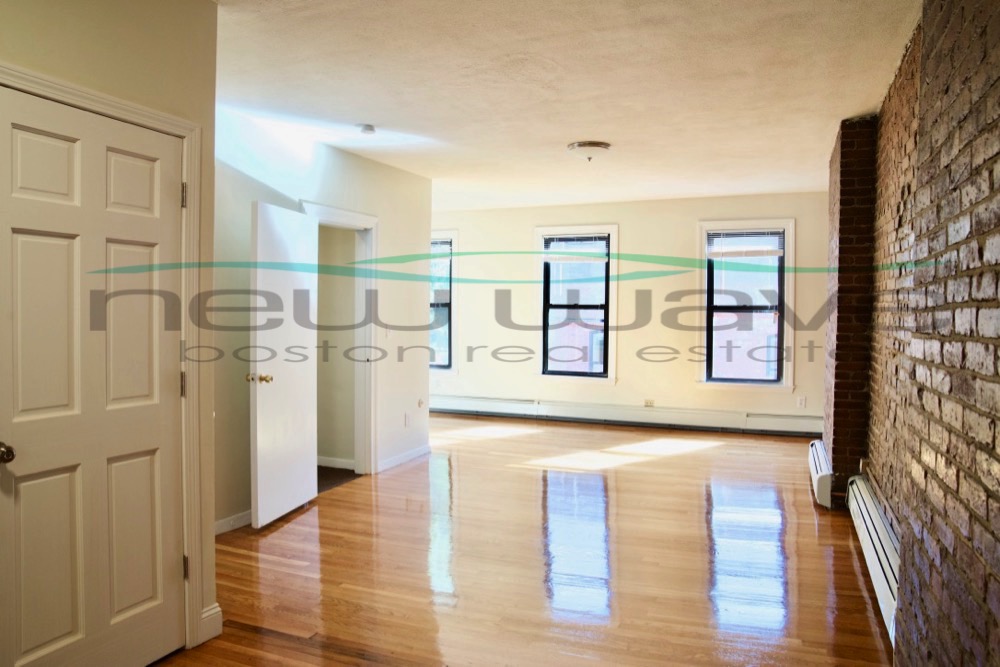 3 bed, 1 bath apartment for rent at 38 Bradford St Unit 3, South End — photo 2 of 15