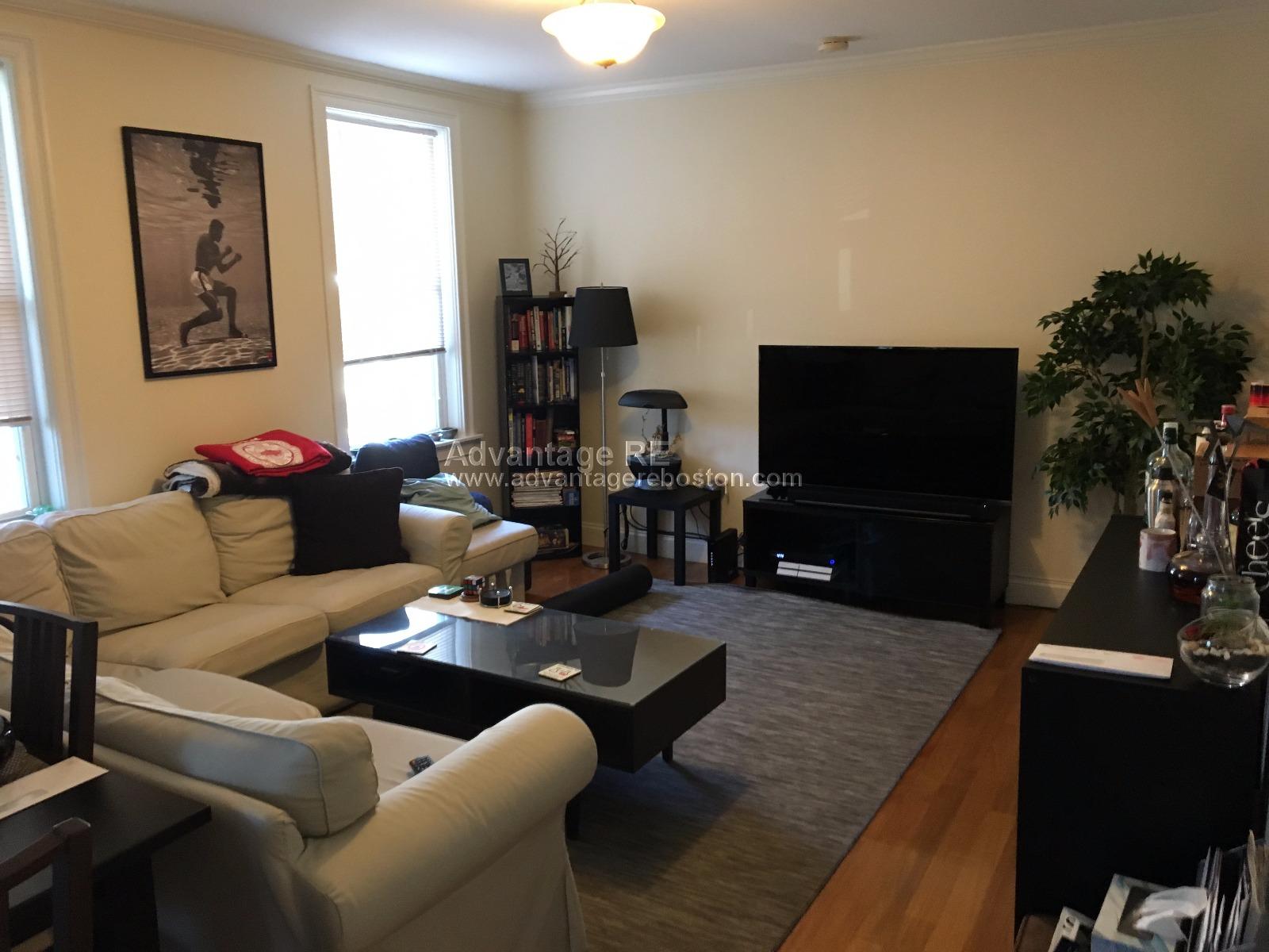 3 bed, 2 bath apartment for rent at 111 5th St Unit 6, Kendall Square — photo 3 of 10