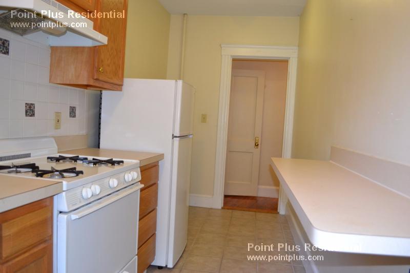 Studio bed, 1 bath apartment for rent at 15 Linnean Unit 2, Harvard Square — photo 2 of 11