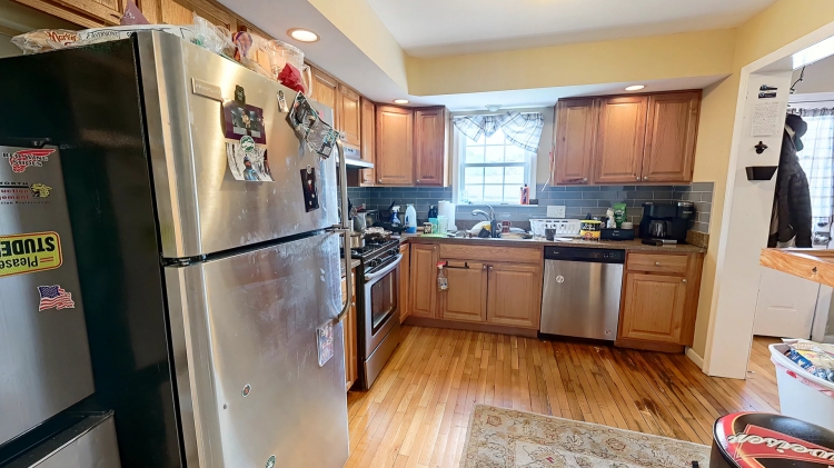 5 bed, 1.5 bath apartment for rent at 39 Juniper St Unit -, Roxbury — photo 2 of 7