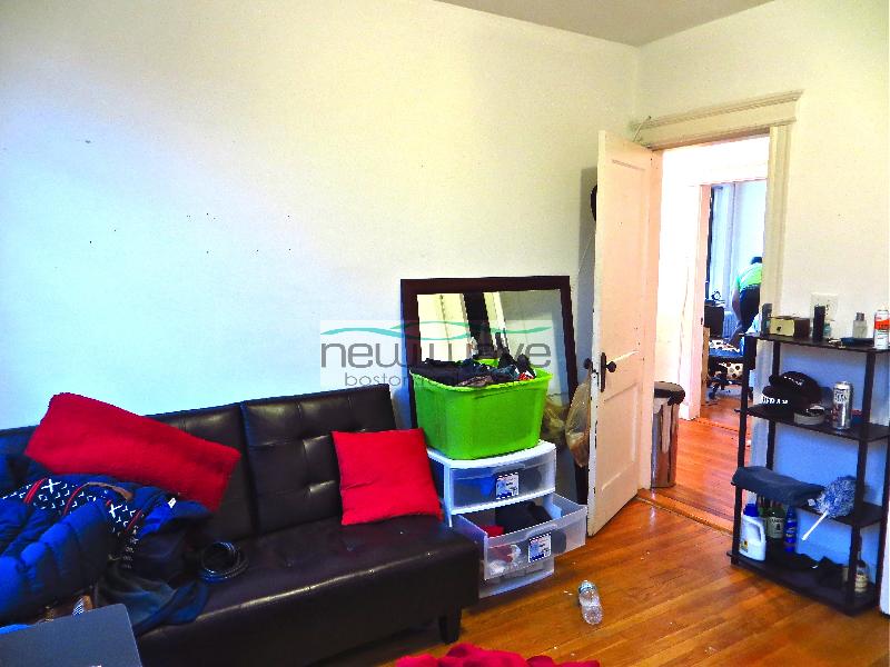 2 split bed, 1 bath apartment for rent at 56 Queensberry St Unit 6, Fenway — photo 7 of 8