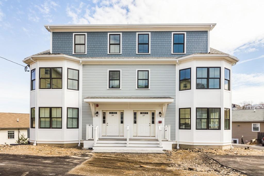 4 bed, 3.5 bath apartment for rent at 37 Juniper St Unit 37R, Roxbury