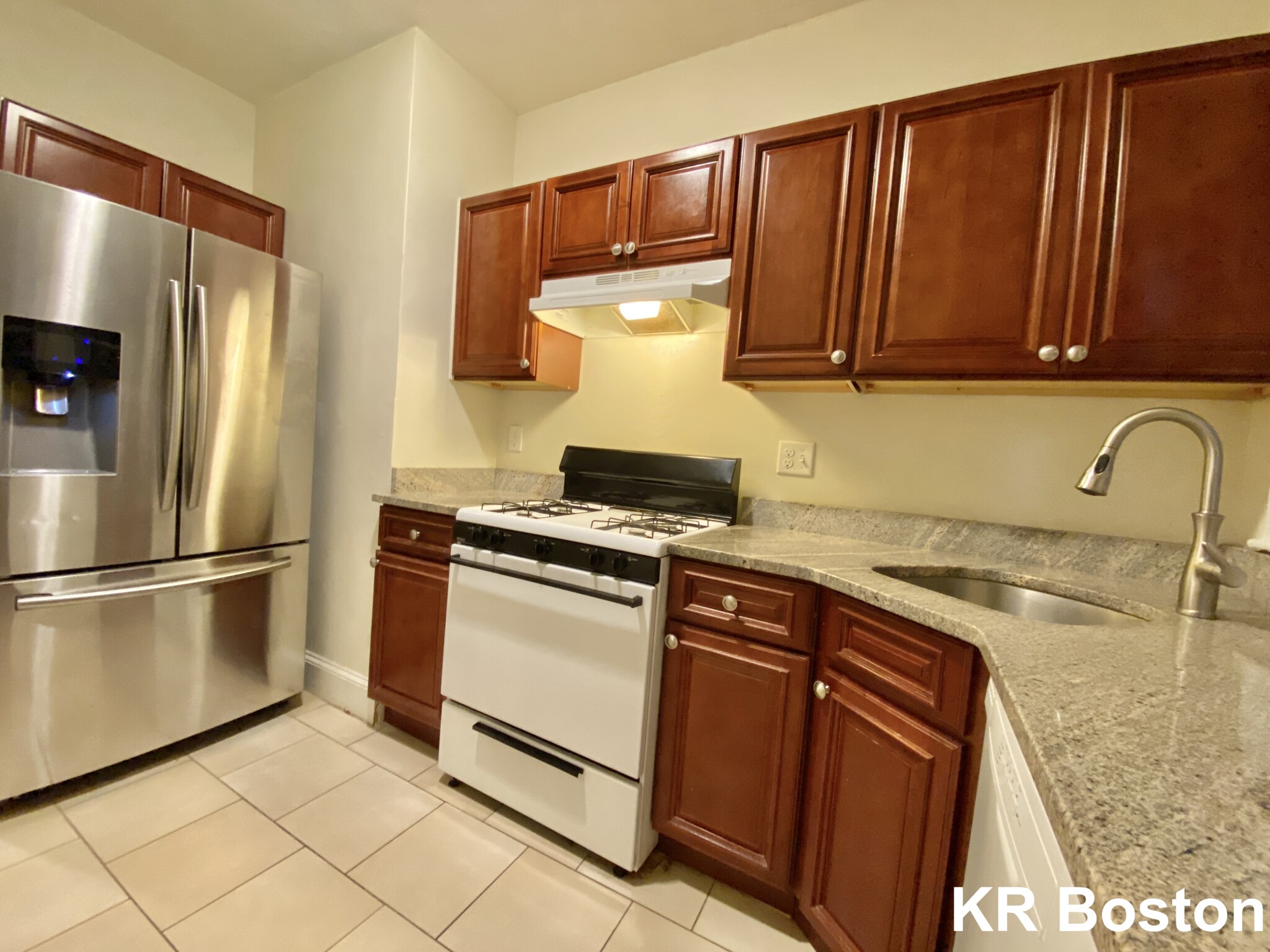 4 bed, 2 bath apartment for rent at 164 Summer Unit 22, Winter Hill — photo 1 of 23