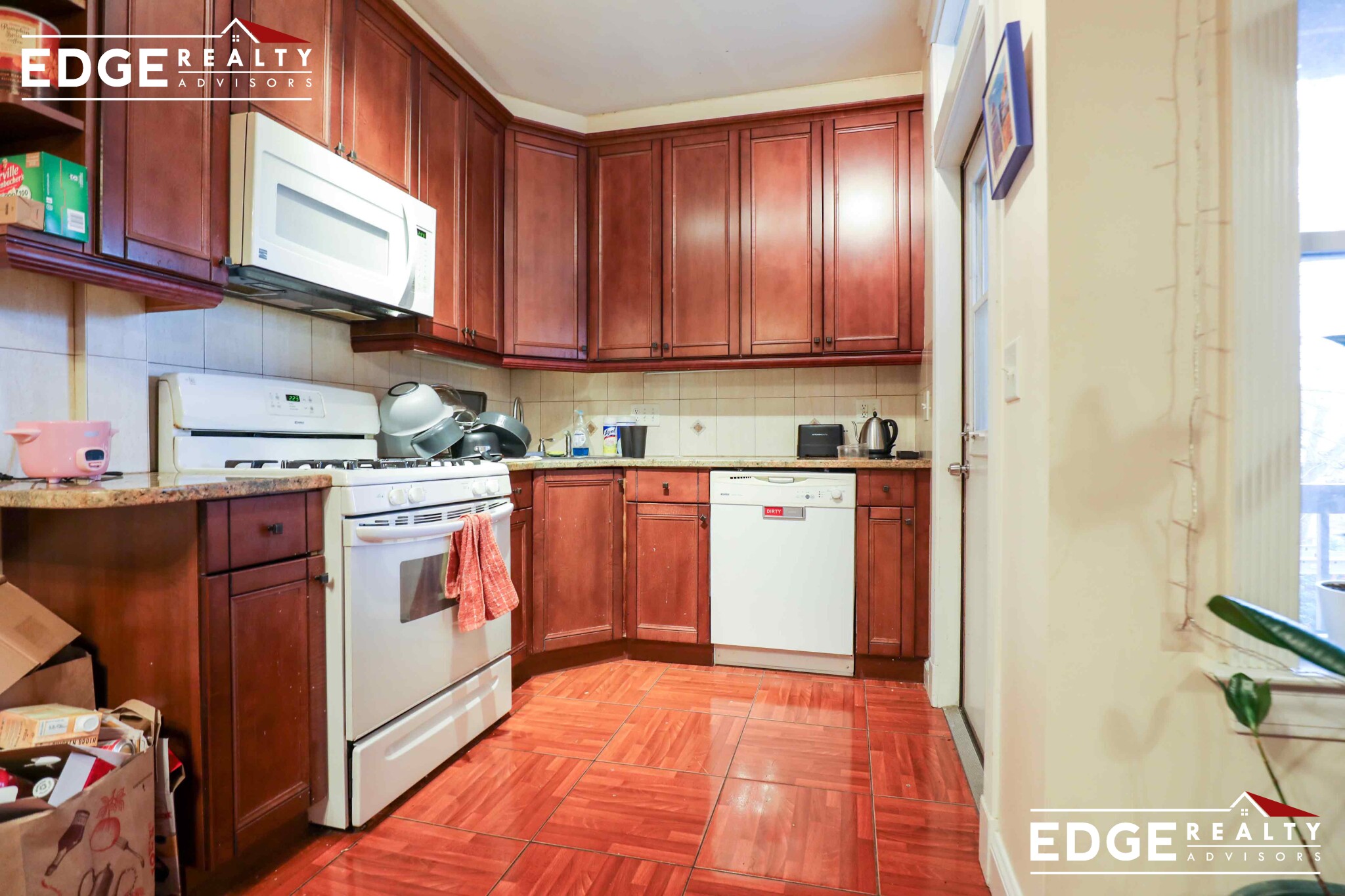 3 bed, 2 bath apartment for rent at 7 Delaware Pl Unit 2, Brighton — photo 1 of 9