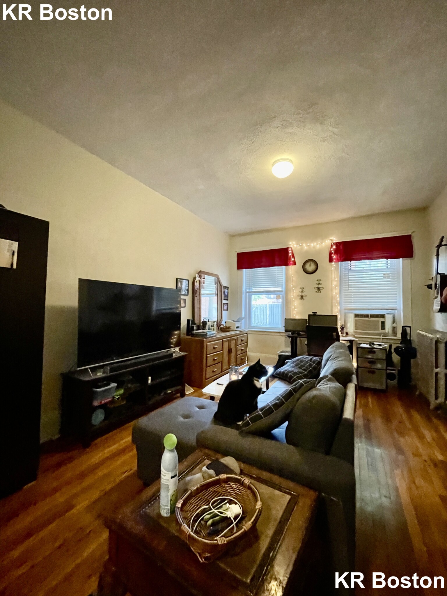 Studio bed, 1 bath apartment for rent at 1329 Commonwealth Ave Unit 4, Allston — photo 1 of 10