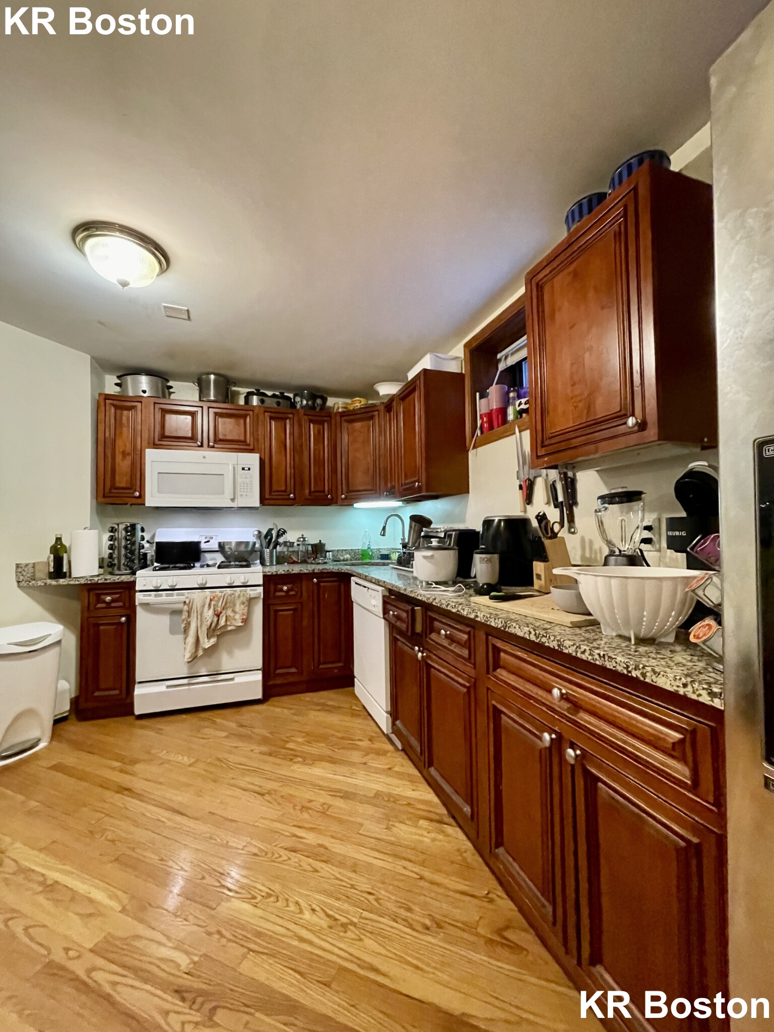 5 bed, 1 bath apartment for rent at 1421 Commonwealth Ave Unit 7, Brighton — photo 2 of 6