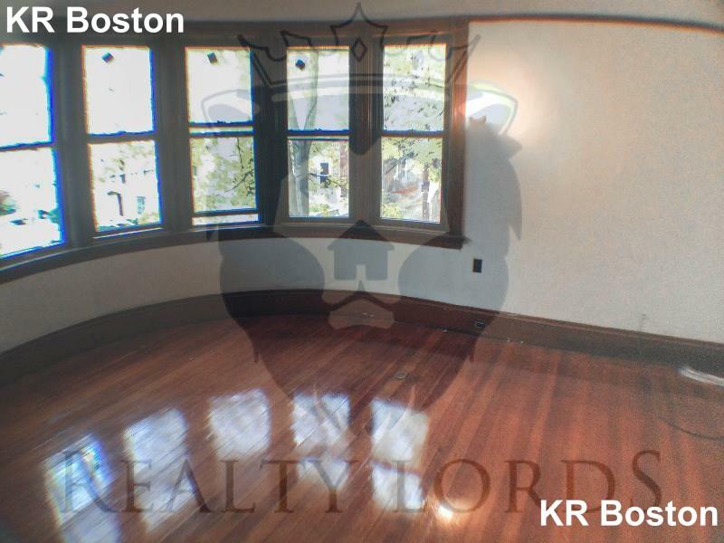 6 bed, 2.5 bath apartment for rent at 34 Quint Ave Unit 0, Allston — photo 10 of 10