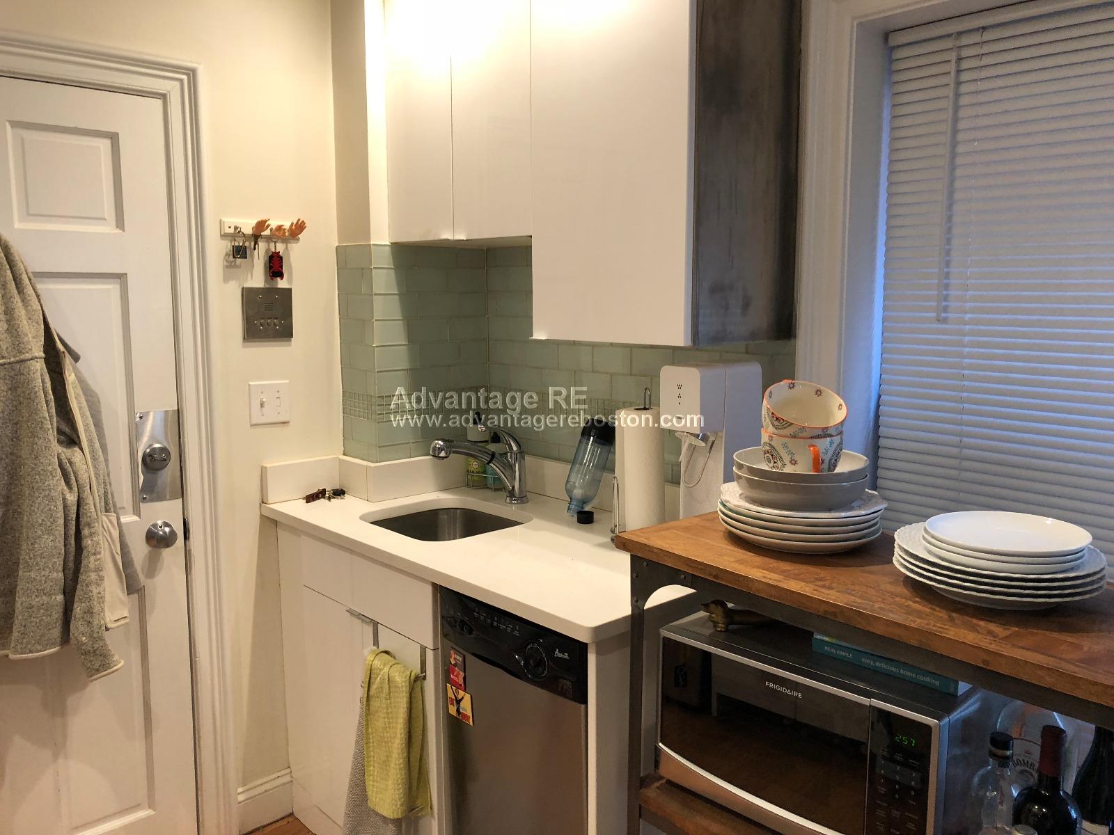 2 bed, 1 bath apartment for rent at 10 Wiget Unit 9, North End — photo 9 of 15