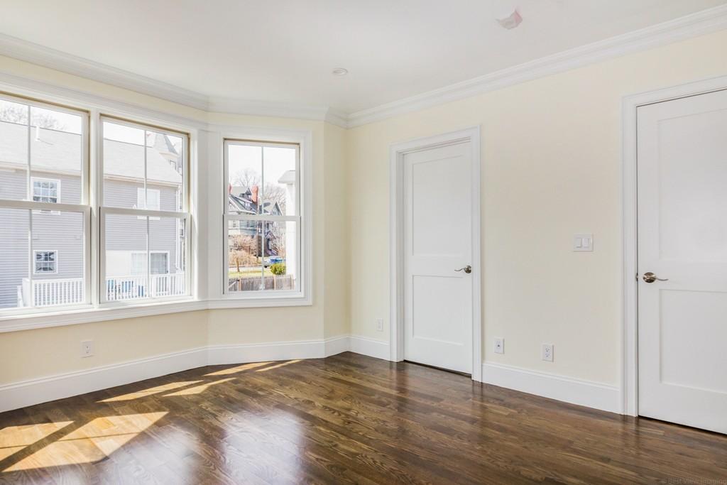 4 bed, 3.5 bath apartment for rent at 37 Juniper St Unit 37R, Roxbury — photo 9 of 18